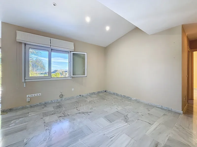 Discover your corner of paradise in this captivating three-bedroom, three-bathroom home, located in the sought-after El Capitan Urbanization. Distributed over two floors, this property perfectly combines modern comfort with the relaxed elegance of the Spa