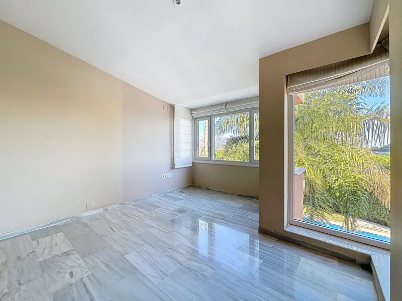 Discover your corner of paradise in this captivating three-bedroom, three-bathroom home, located in the sought-after El Capitan Urbanization. Distributed over two floors, this property perfectly combines modern comfort with the relaxed elegance of the Spa