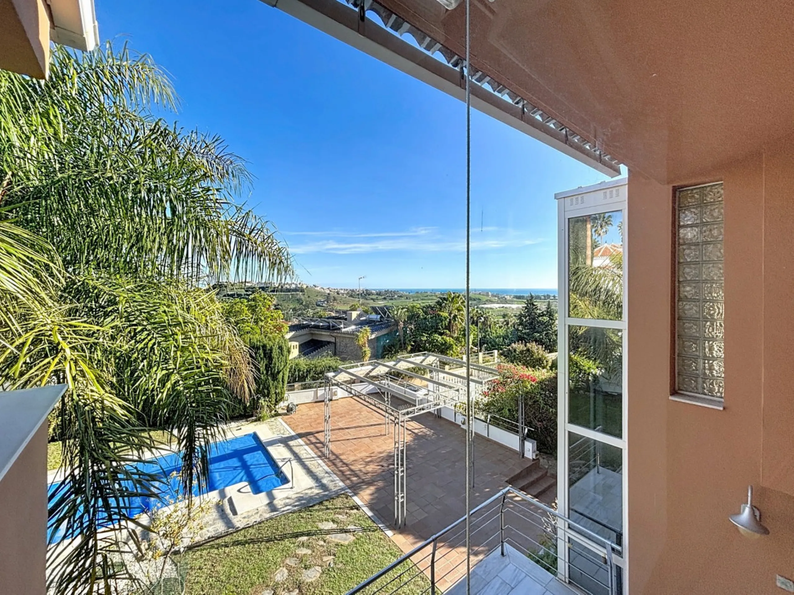 Discover your corner of paradise in this captivating three-bedroom, three-bathroom home, located in the sought-after El Capitan Urbanization. Distributed over two floors, this property perfectly combines modern comfort with the relaxed elegance of the Spa