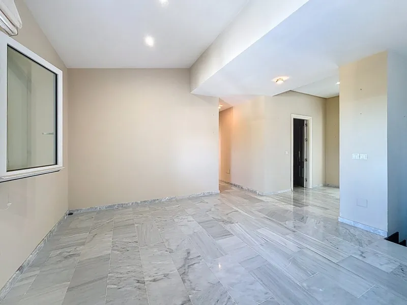 Discover your corner of paradise in this captivating three-bedroom, three-bathroom home, located in the sought-after El Capitan Urbanization. Distributed over two floors, this property perfectly combines modern comfort with the relaxed elegance of the Spa