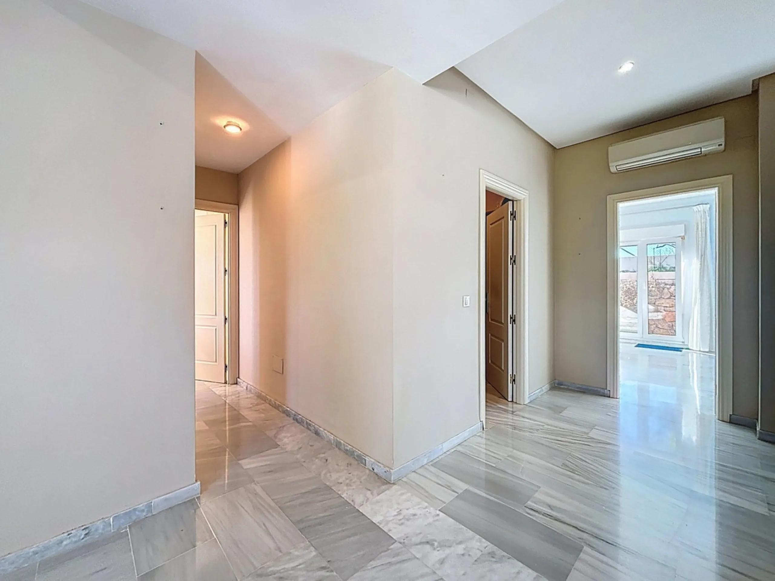 Discover your corner of paradise in this captivating three-bedroom, three-bathroom home, located in the sought-after El Capitan Urbanization. Distributed over two floors, this property perfectly combines modern comfort with the relaxed elegance of the Spa