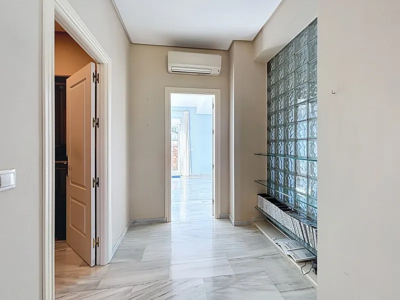 Discover your corner of paradise in this captivating three-bedroom, three-bathroom home, located in the sought-after El Capitan Urbanization. Distributed over two floors, this property perfectly combines modern comfort with the relaxed elegance of the Spa