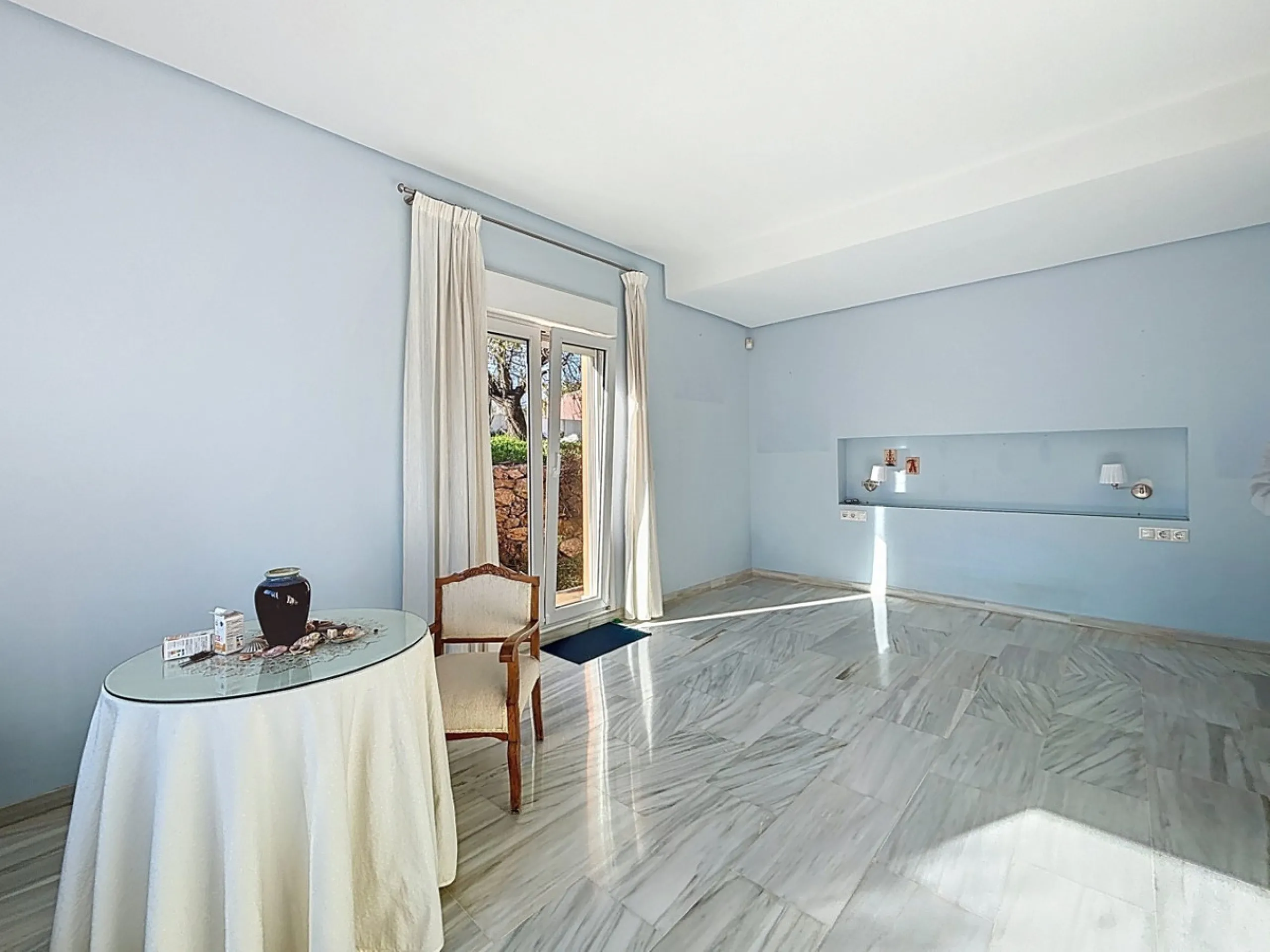 Discover your corner of paradise in this captivating three-bedroom, three-bathroom home, located in the sought-after El Capitan Urbanization. Distributed over two floors, this property perfectly combines modern comfort with the relaxed elegance of the Spa