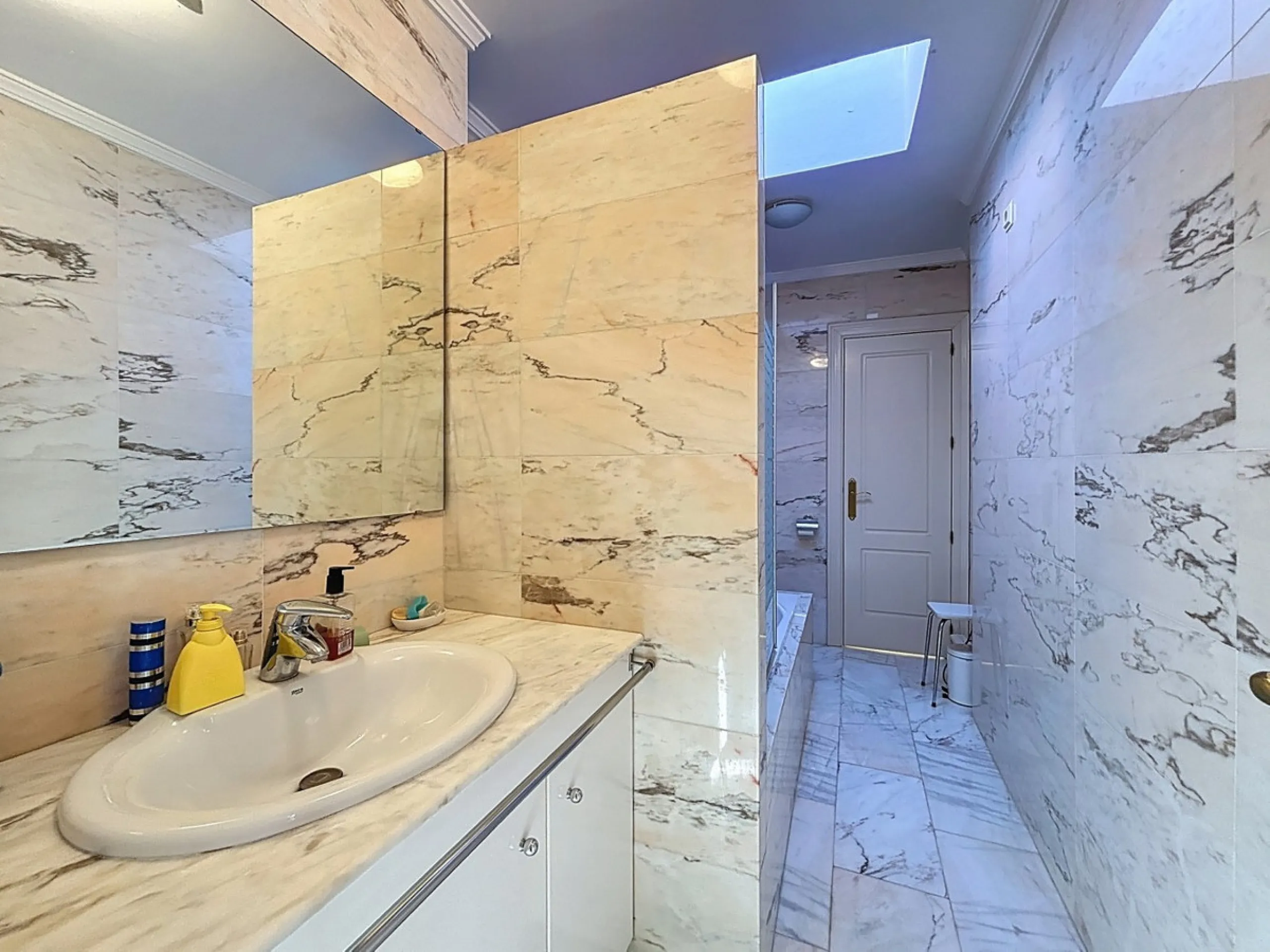 Discover your corner of paradise in this captivating three-bedroom, three-bathroom home, located in the sought-after El Capitan Urbanization. Distributed over two floors, this property perfectly combines modern comfort with the relaxed elegance of the Spa