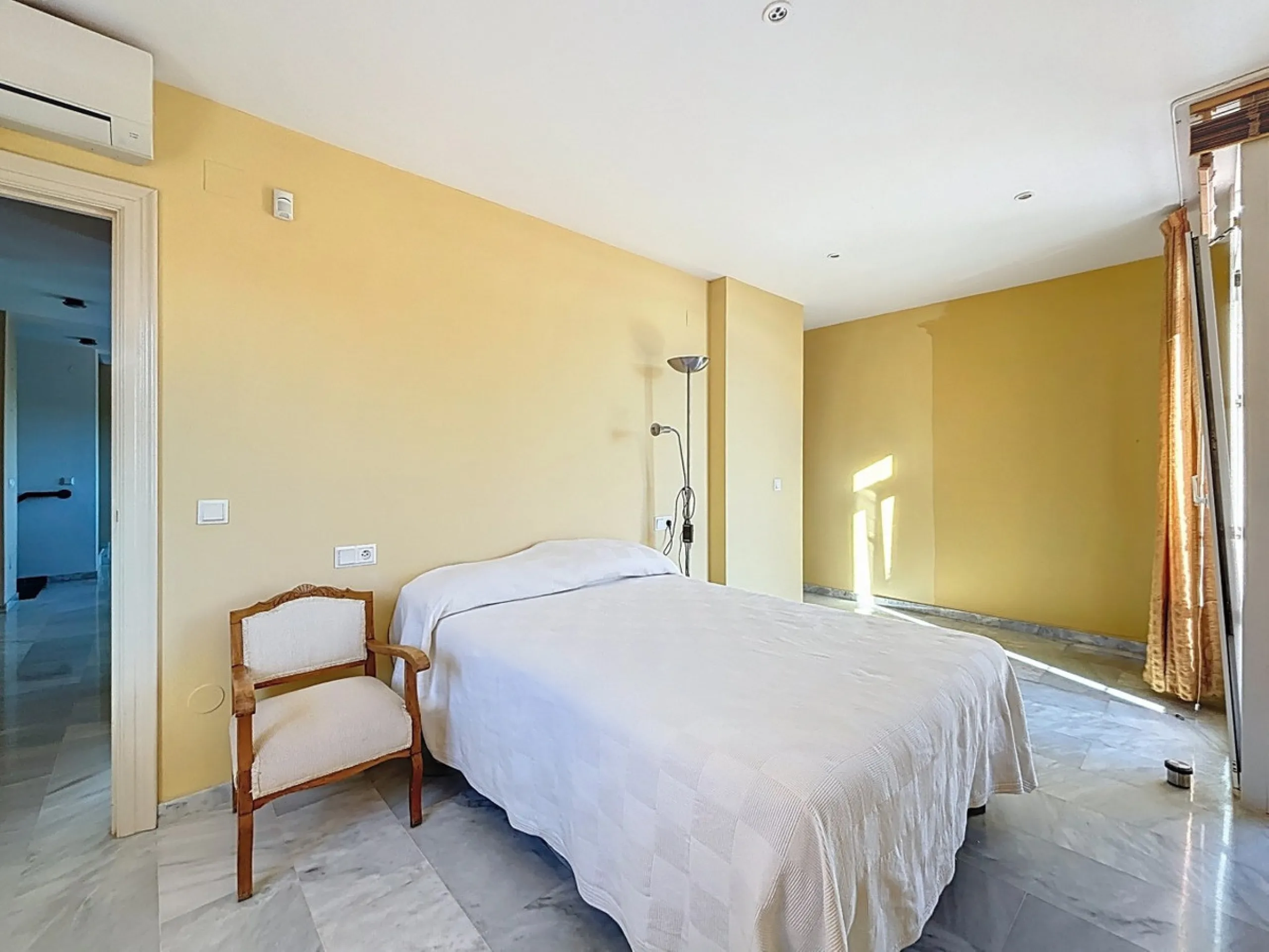 Discover your corner of paradise in this captivating three-bedroom, three-bathroom home, located in the sought-after El Capitan Urbanization. Distributed over two floors, this property perfectly combines modern comfort with the relaxed elegance of the Spa
