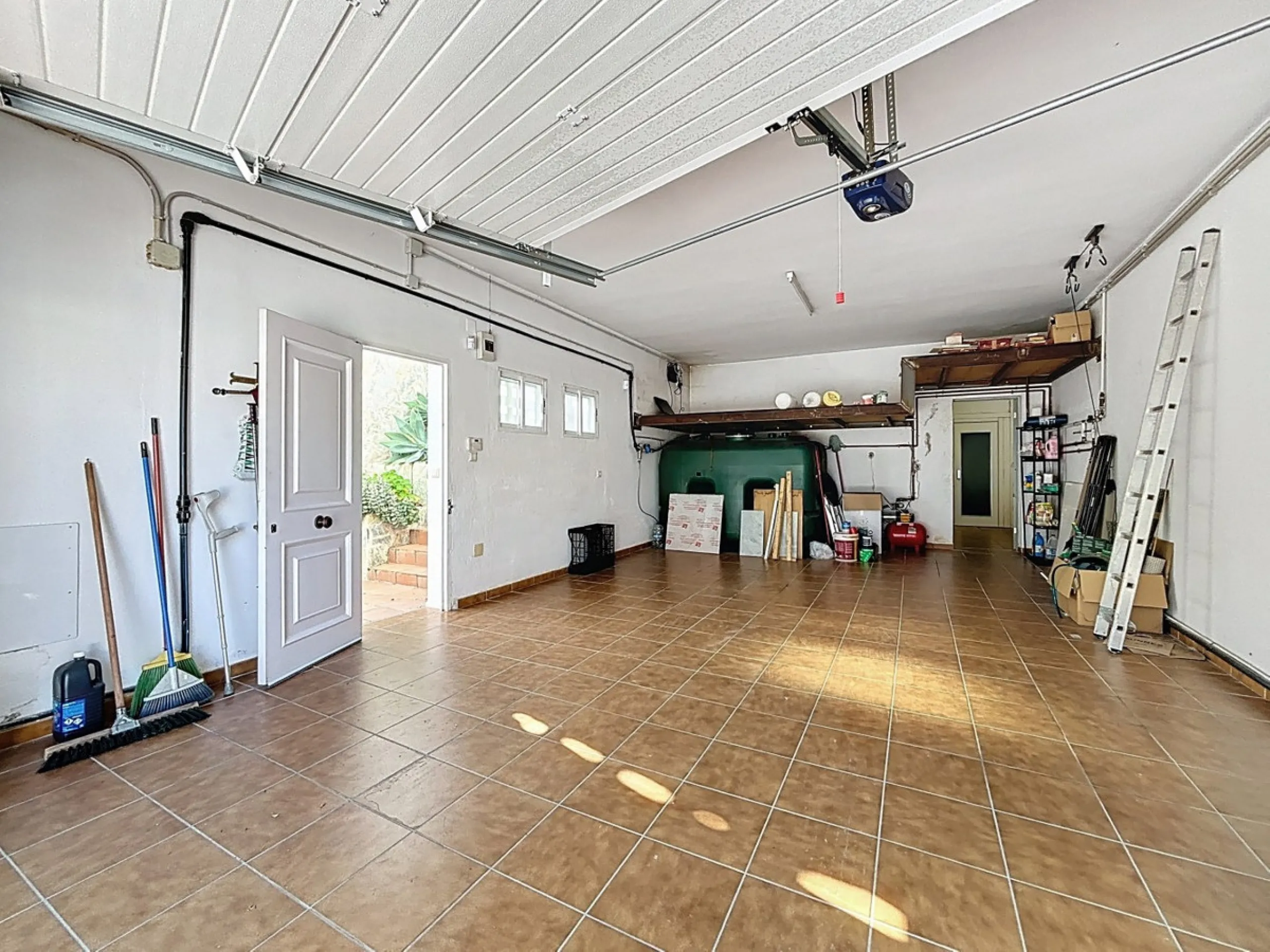 Discover your corner of paradise in this captivating three-bedroom, three-bathroom home, located in the sought-after El Capitan Urbanization. Distributed over two floors, this property perfectly combines modern comfort with the relaxed elegance of the Spa