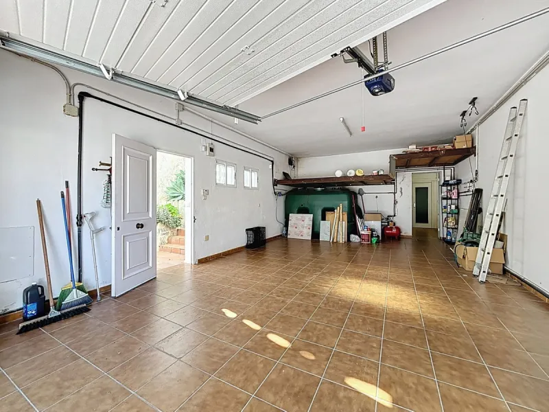 Discover your corner of paradise in this captivating three-bedroom, three-bathroom home, located in the sought-after El Capitan Urbanization. Distributed over two floors, this property perfectly combines modern comfort with the relaxed elegance of the Spa