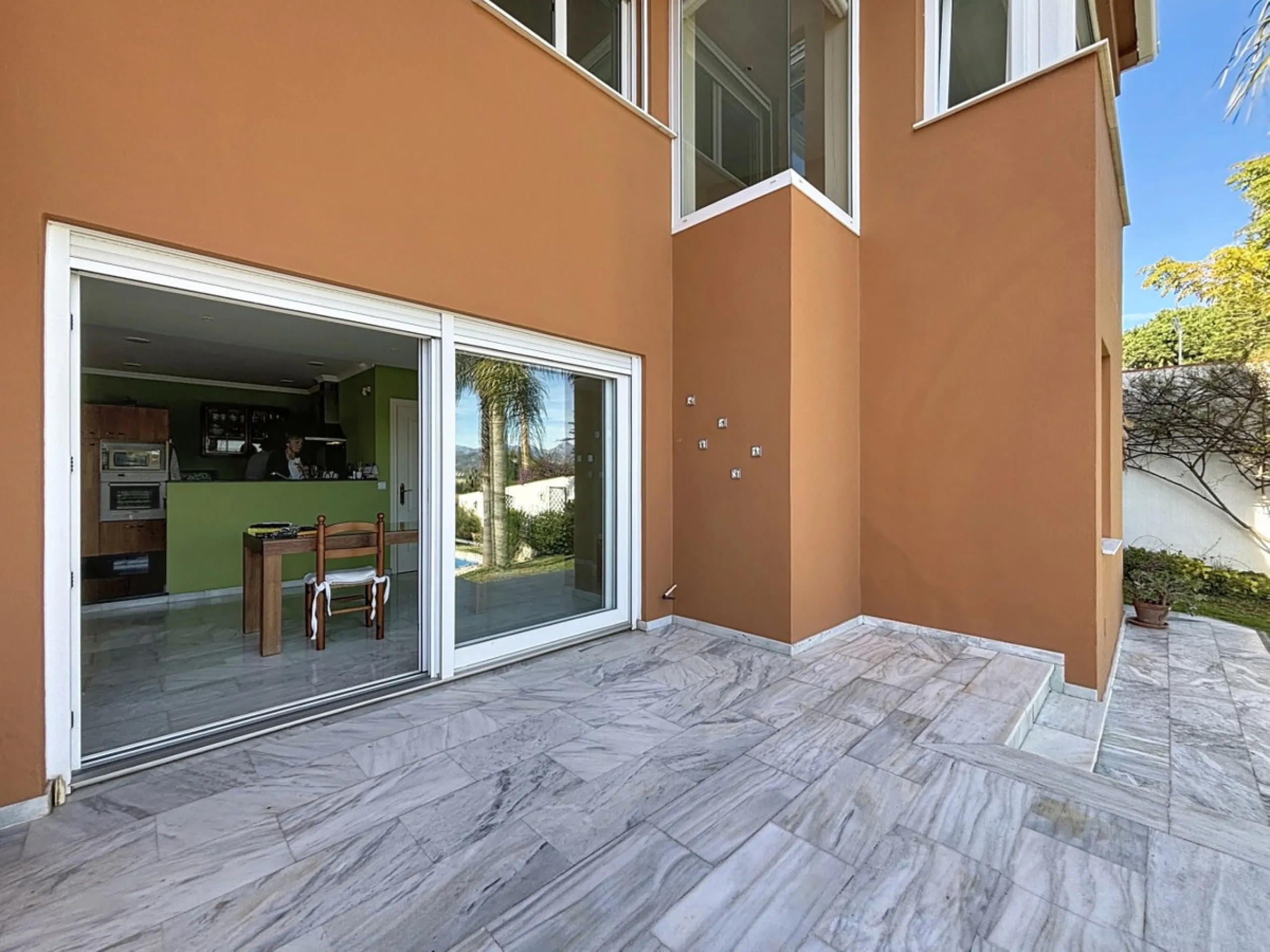 Discover your corner of paradise in this captivating three-bedroom, three-bathroom home, located in the sought-after El Capitan Urbanization. Distributed over two floors, this property perfectly combines modern comfort with the relaxed elegance of the Spa