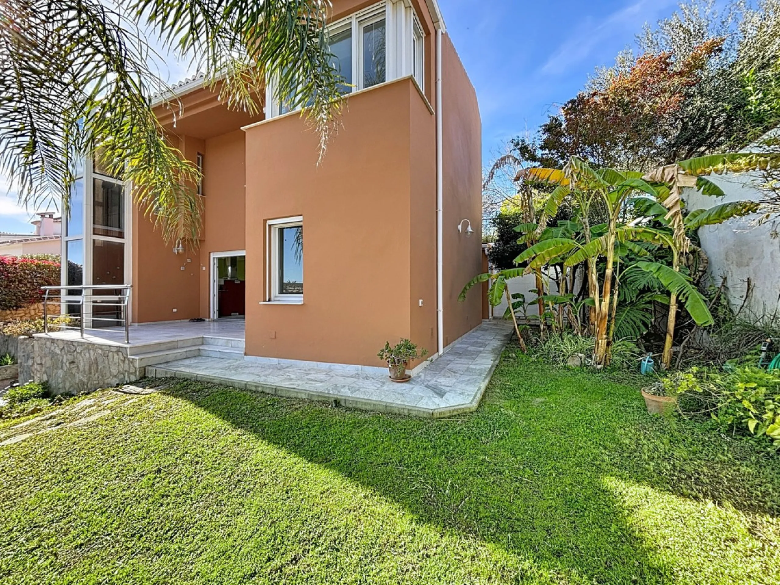 Discover your corner of paradise in this captivating three-bedroom, three-bathroom home, located in the sought-after El Capitan Urbanization. Distributed over two floors, this property perfectly combines modern comfort with the relaxed elegance of the Spa