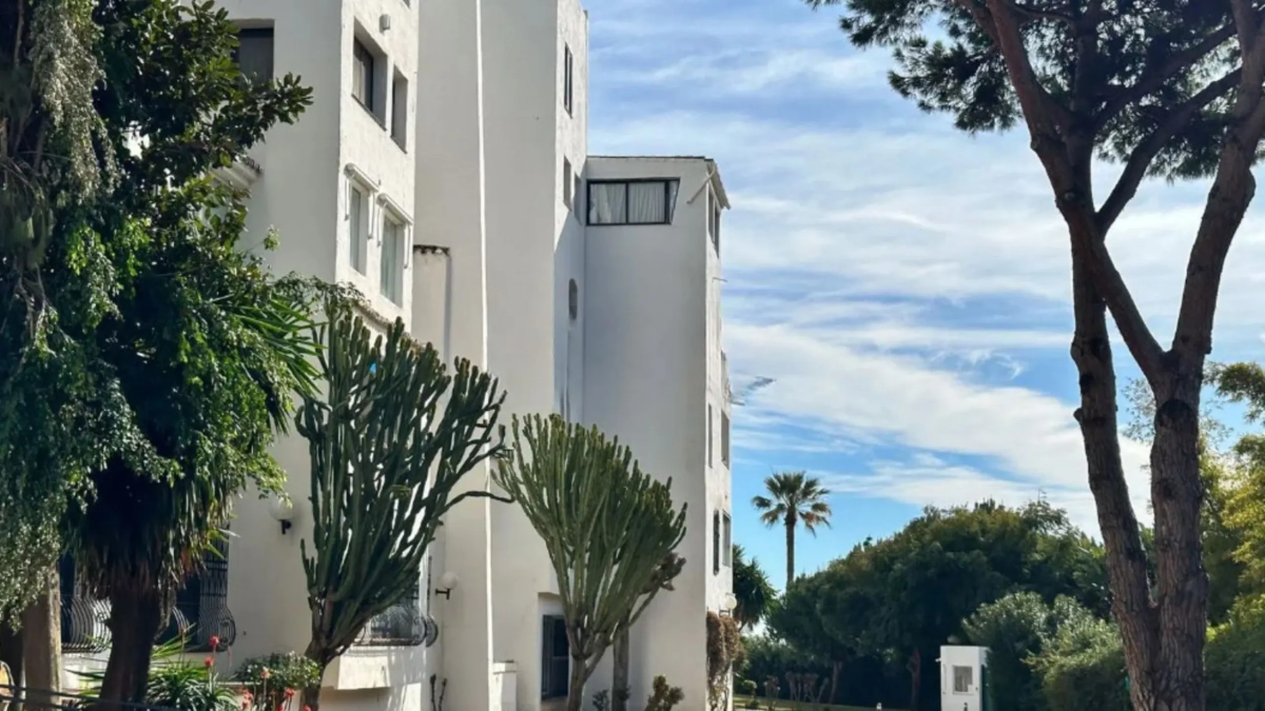Apartment - Middle Floor Apartment в продаже в Marbella, Málaga. В доме 2 спален и 2 ванных комнат. Площадь дома 118 м²