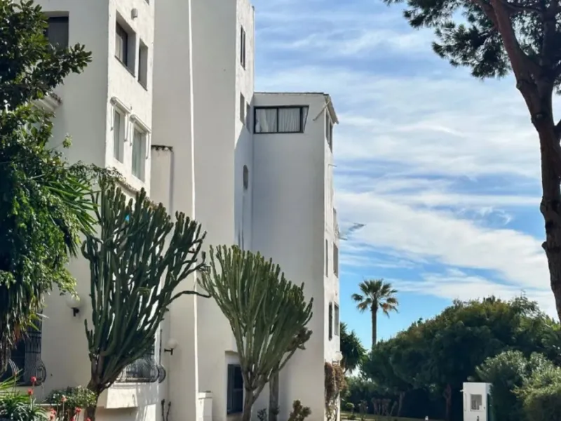 Apartment - Middle Floor Apartment в продаже в Marbella, Málaga. В доме 2 спален и 2 ванных комнат. Площадь дома 118 м²