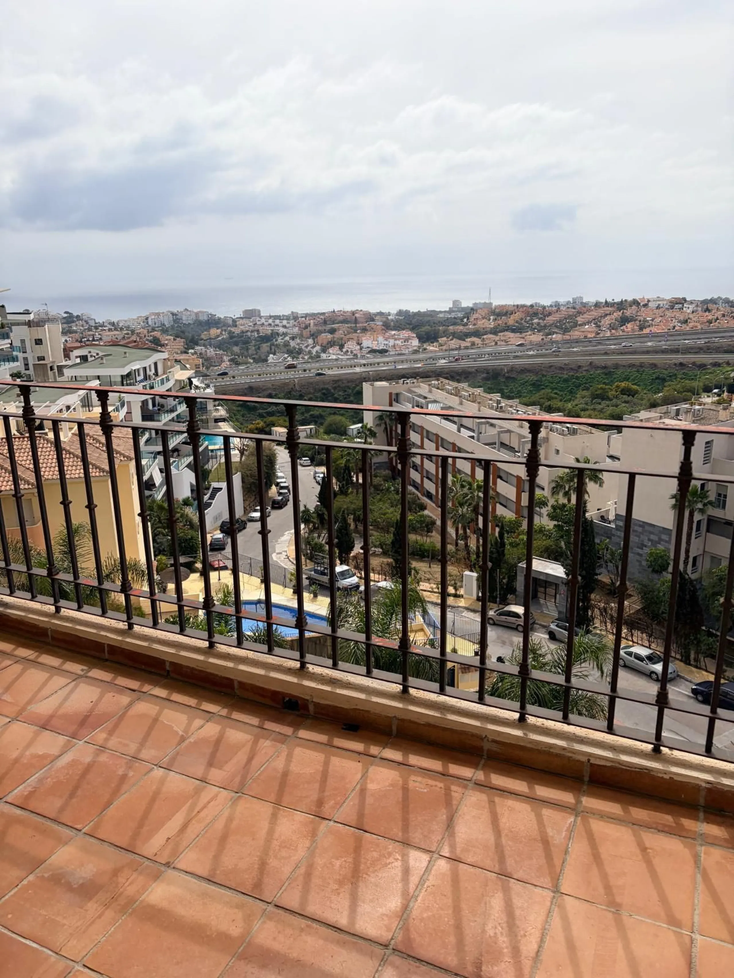 Beautiful apartment for sale in Riviera del Sol, Mijas, located in one of the most sought-after areas of the Costa del Sol, ideal both as an investment and as a holiday home near the sea.