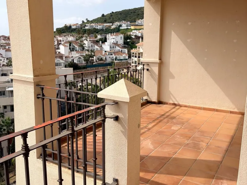 Beautiful apartment for sale in Riviera del Sol, Mijas, located in one of the most sought-after areas of the Costa del Sol, ideal both as an investment and as a holiday home near the sea.