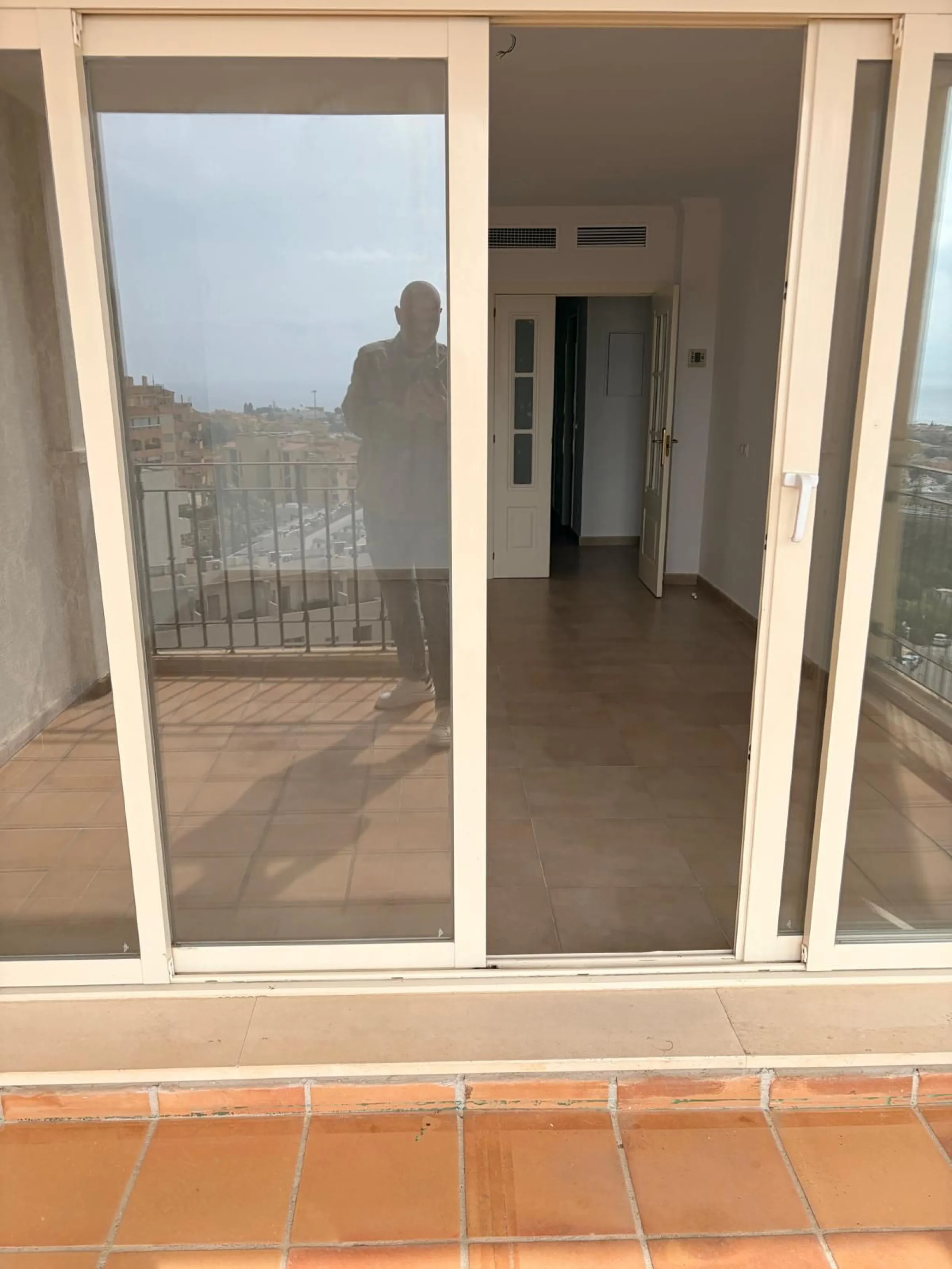 Beautiful apartment for sale in Riviera del Sol, Mijas, located in one of the most sought-after areas of the Costa del Sol, ideal both as an investment and as a holiday home near the sea.