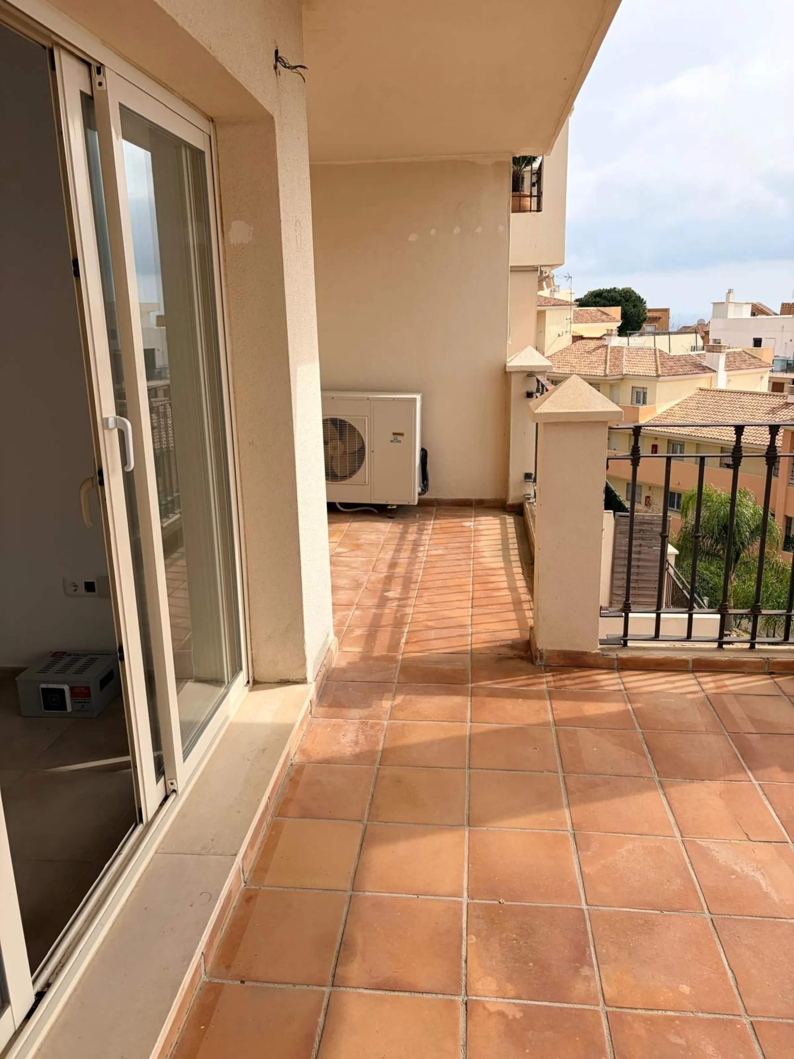 Beautiful apartment for sale in Riviera del Sol, Mijas, located in one of the most sought-after areas of the Costa del Sol, ideal both as an investment and as a holiday home near the sea.