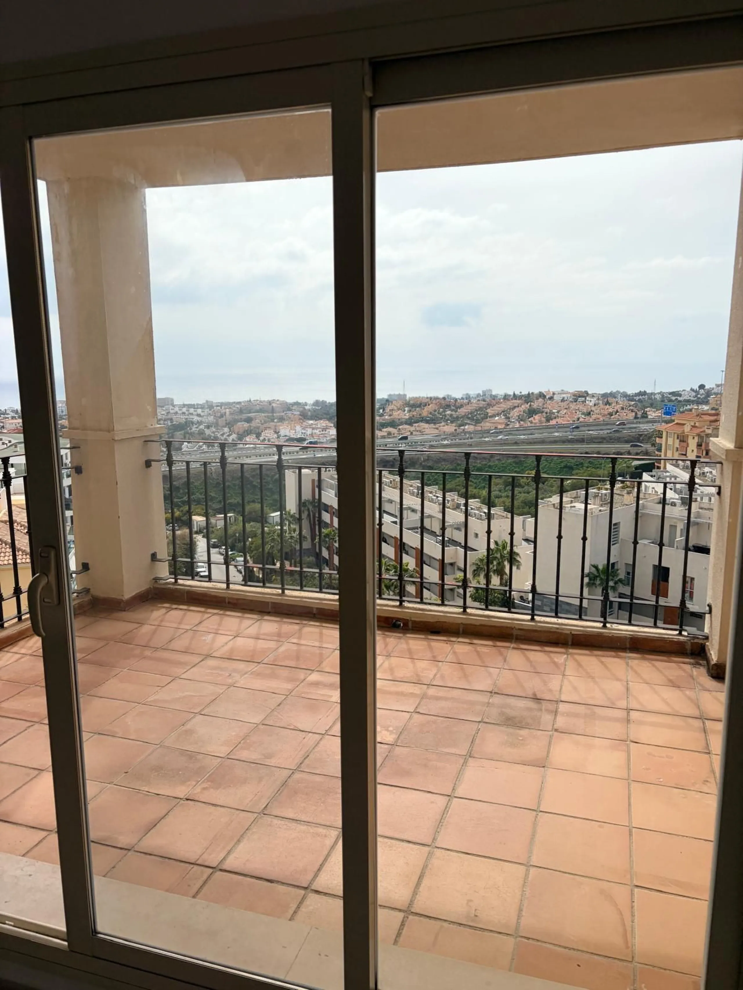 Beautiful apartment for sale in Riviera del Sol, Mijas, located in one of the most sought-after areas of the Costa del Sol, ideal both as an investment and as a holiday home near the sea.