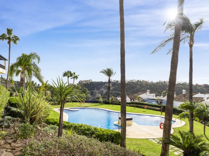 Discover this bright and elegant two bedroom first floor apartment located within the sought after Los Pinos in Los Arqueros Golf and Country Club. Set in a peaceful and secure environment, the property enjoys an elevated position with beautiful open view