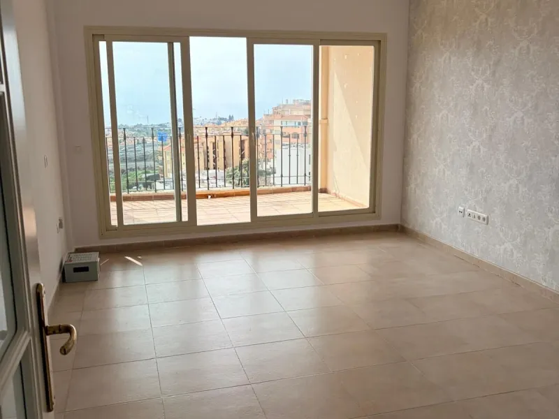 Beautiful apartment for sale in Riviera del Sol, Mijas, located in one of the most sought-after areas of the Costa del Sol, ideal both as an investment and as a holiday home near the sea.