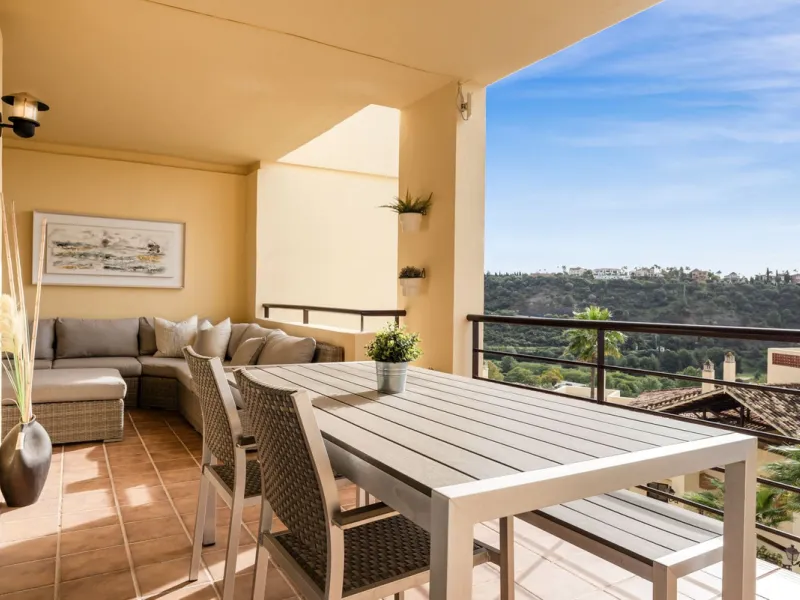 Discover this bright and elegant two bedroom first floor apartment located within the sought after Los Pinos in Los Arqueros Golf and Country Club. Set in a peaceful and secure environment, the property enjoys an elevated position with beautiful open view