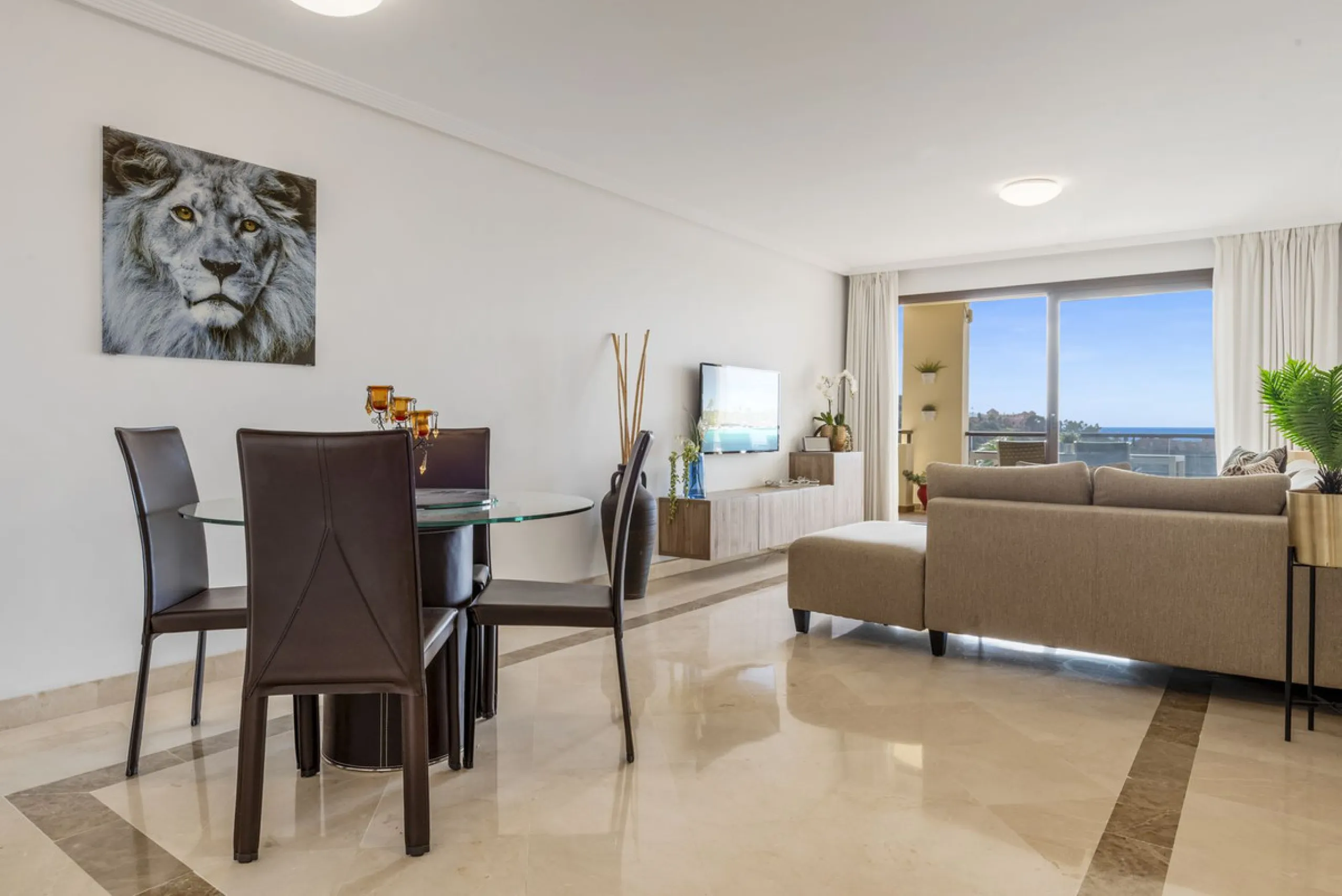 Discover this bright and elegant two bedroom first floor apartment located within the sought after Los Pinos in Los Arqueros Golf and Country Club. Set in a peaceful and secure environment, the property enjoys an elevated position with beautiful open view