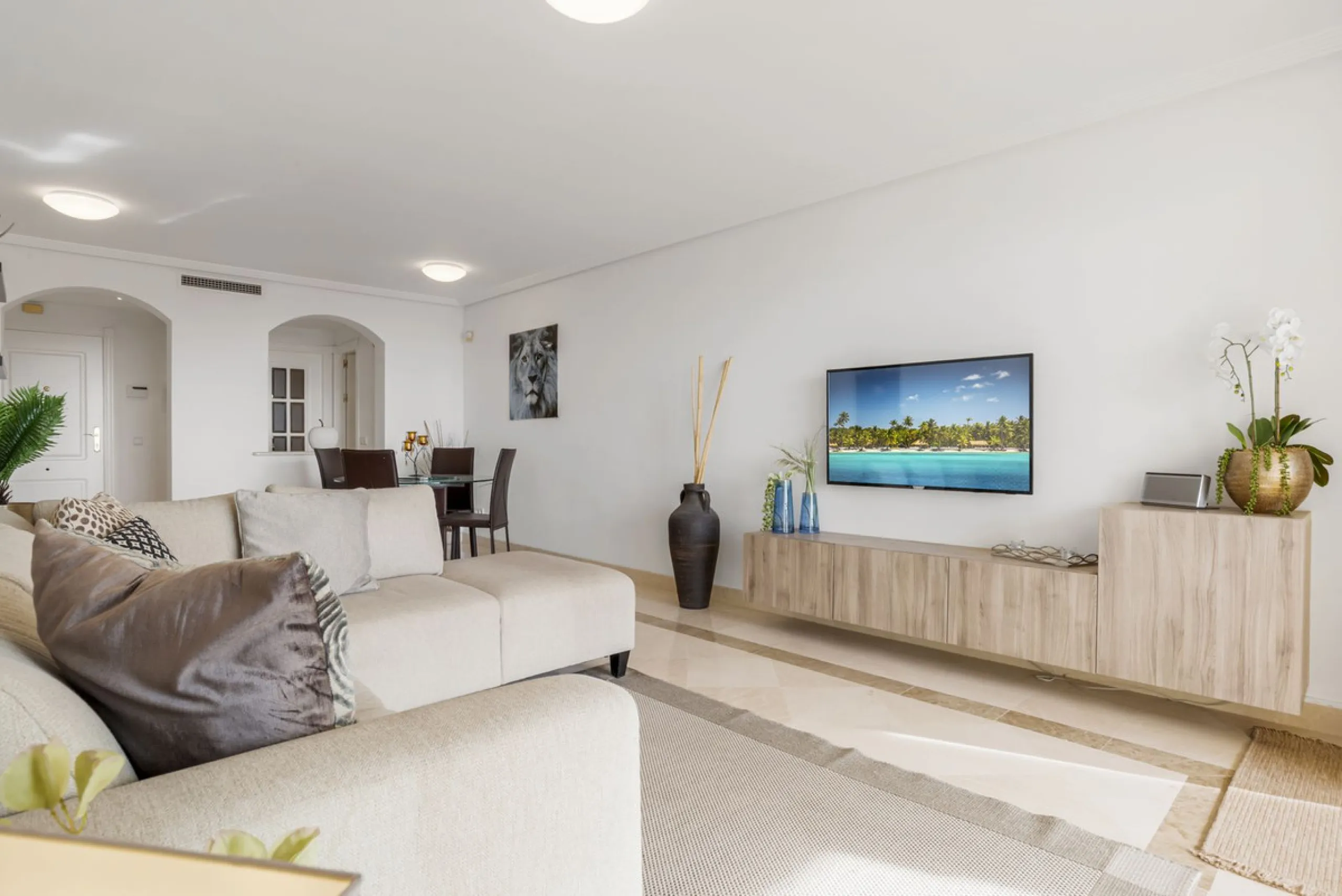 Discover this bright and elegant two bedroom first floor apartment located within the sought after Los Pinos in Los Arqueros Golf and Country Club. Set in a peaceful and secure environment, the property enjoys an elevated position with beautiful open view