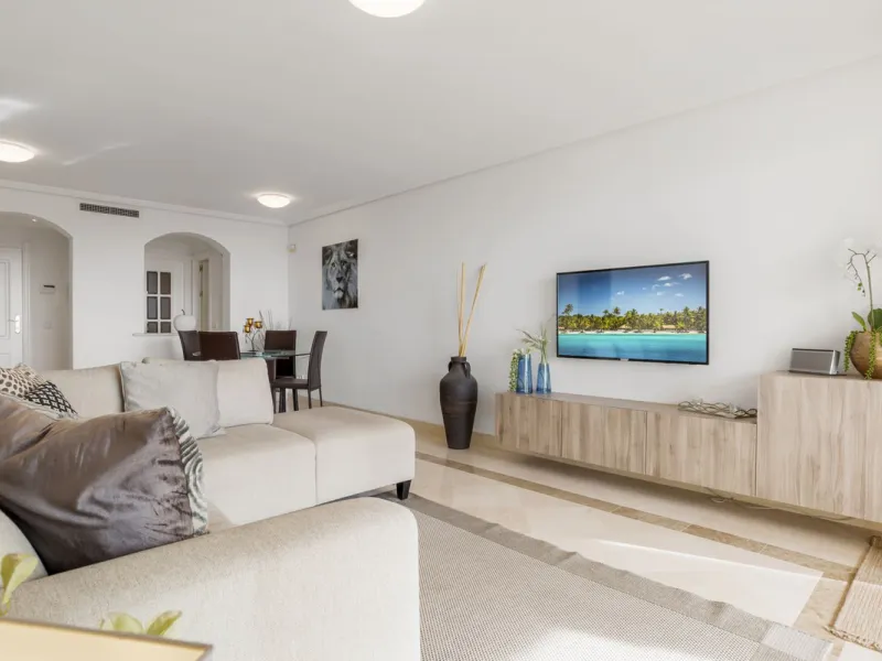 Discover this bright and elegant two bedroom first floor apartment located within the sought after Los Pinos in Los Arqueros Golf and Country Club. Set in a peaceful and secure environment, the property enjoys an elevated position with beautiful open view