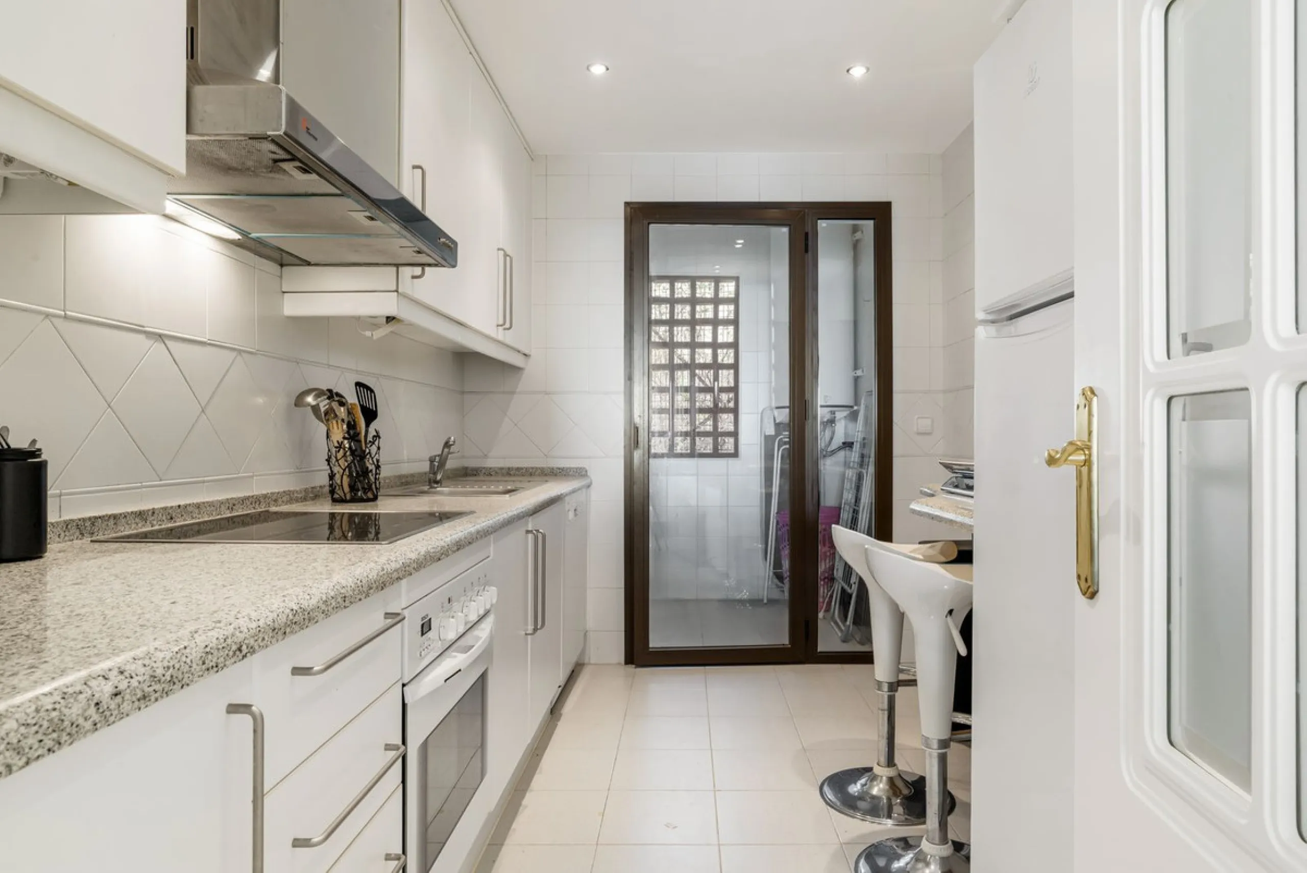 Discover this bright and elegant two bedroom first floor apartment located within the sought after Los Pinos in Los Arqueros Golf and Country Club. Set in a peaceful and secure environment, the property enjoys an elevated position with beautiful open view