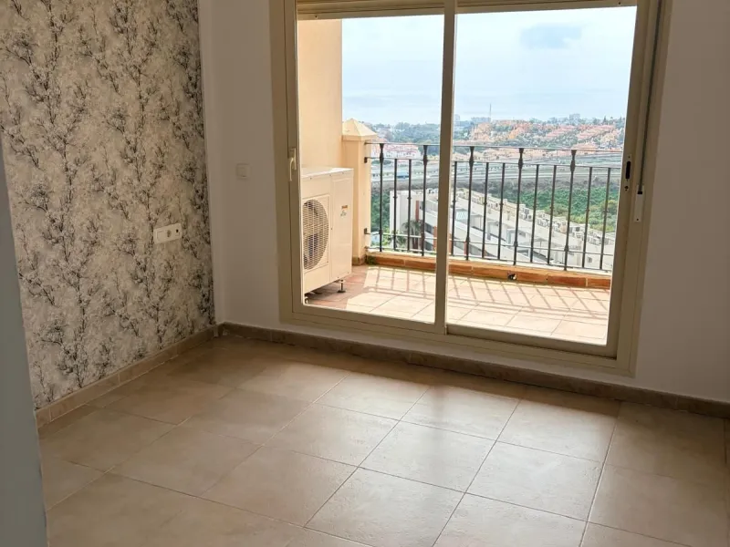 Beautiful apartment for sale in Riviera del Sol, Mijas, located in one of the most sought-after areas of the Costa del Sol, ideal both as an investment and as a holiday home near the sea.