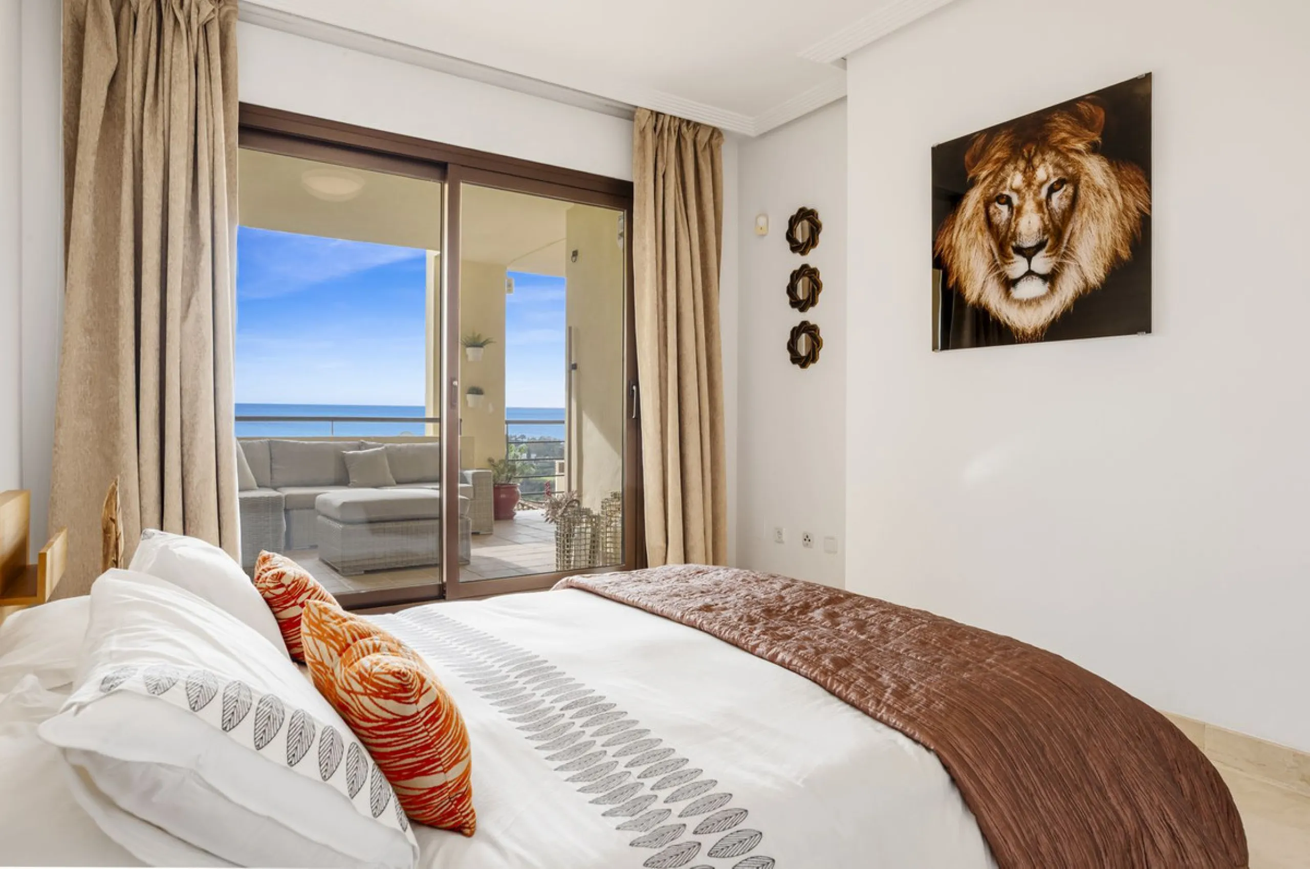 Discover this bright and elegant two bedroom first floor apartment located within the sought after Los Pinos in Los Arqueros Golf and Country Club. Set in a peaceful and secure environment, the property enjoys an elevated position with beautiful open view