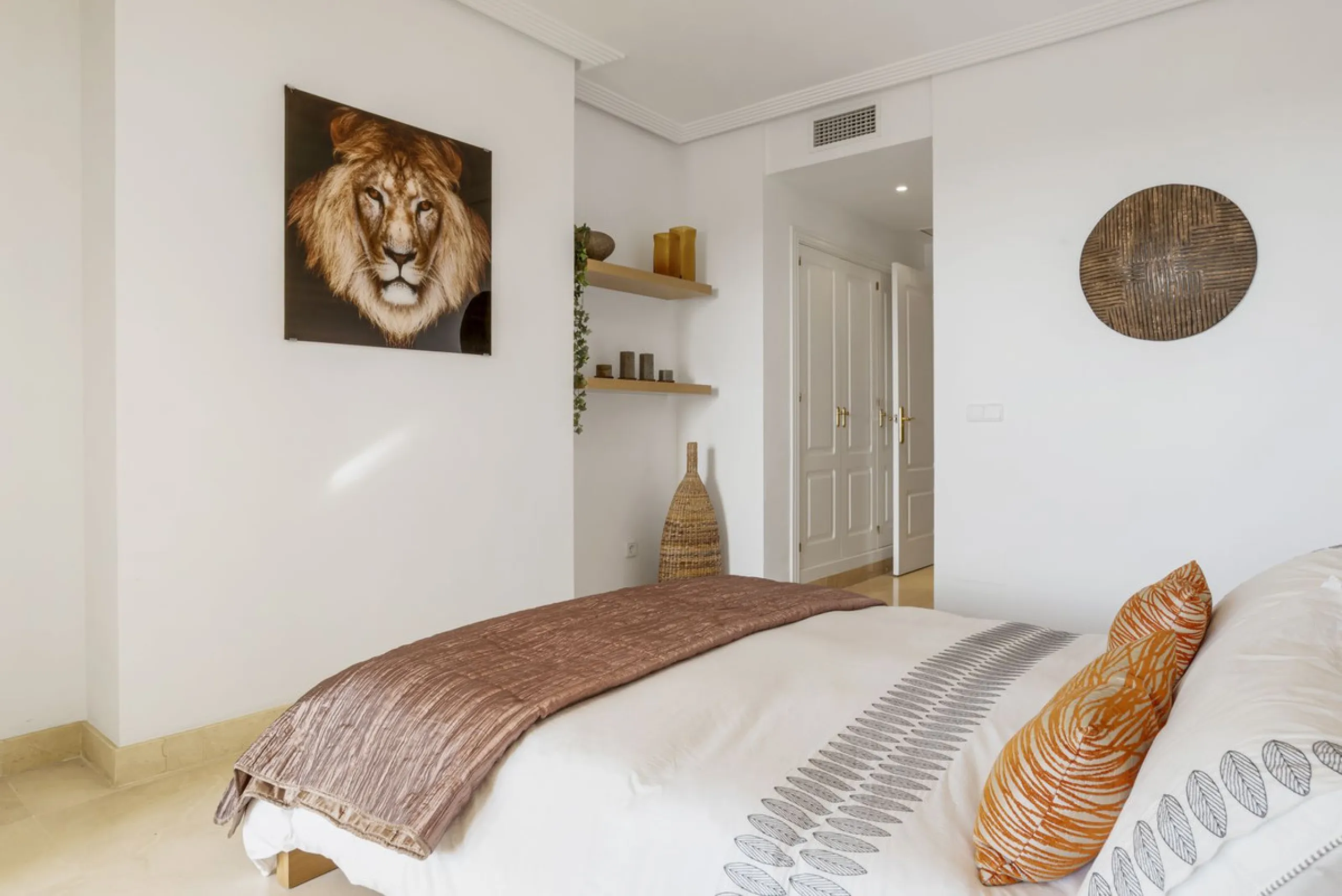 Discover this bright and elegant two bedroom first floor apartment located within the sought after Los Pinos in Los Arqueros Golf and Country Club. Set in a peaceful and secure environment, the property enjoys an elevated position with beautiful open view