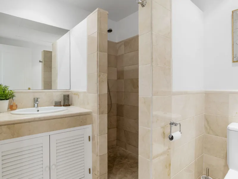 Discover this bright and elegant two bedroom first floor apartment located within the sought after Los Pinos in Los Arqueros Golf and Country Club. Set in a peaceful and secure environment, the property enjoys an elevated position with beautiful open view
