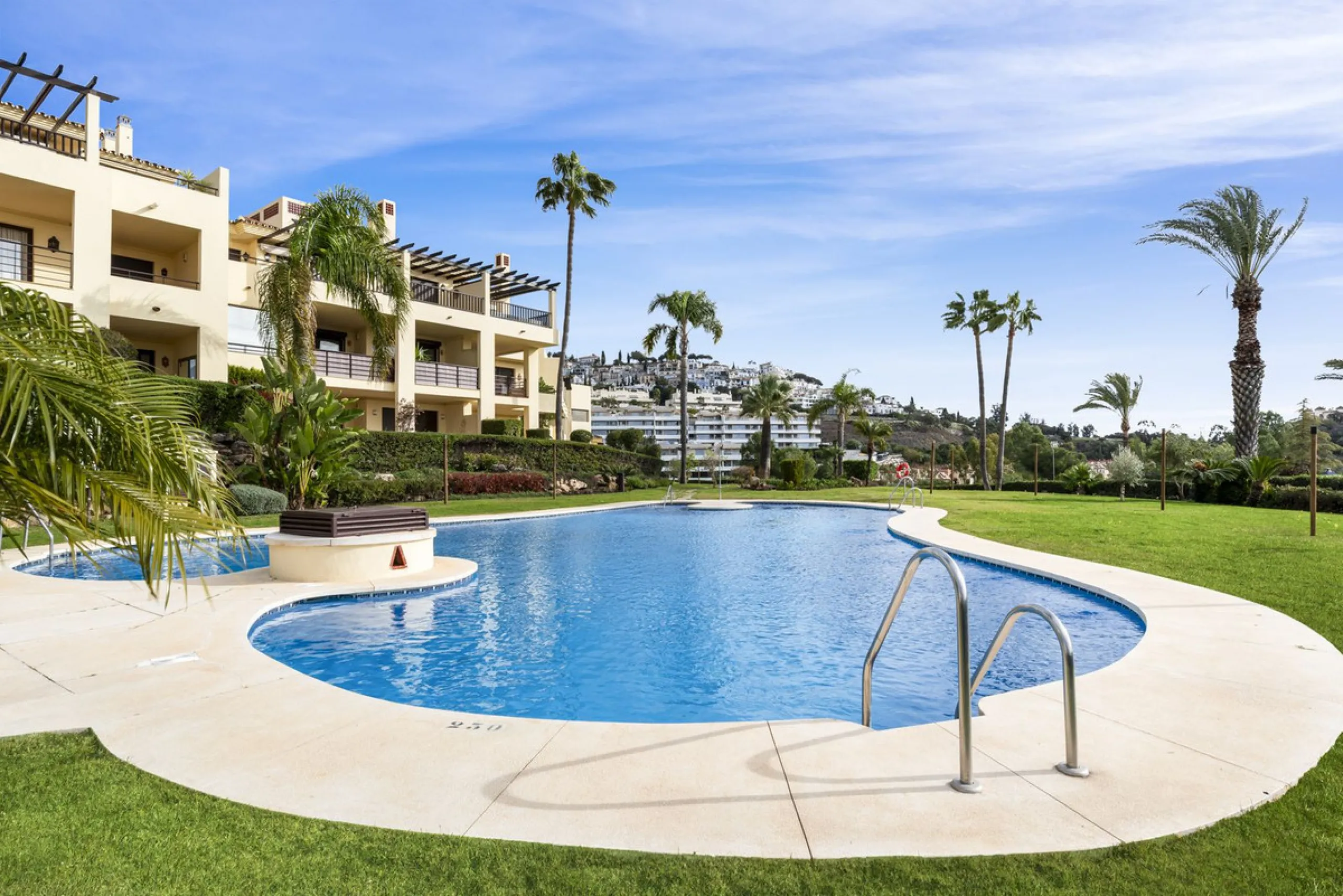 Discover this bright and elegant two bedroom first floor apartment located within the sought after Los Pinos in Los Arqueros Golf and Country Club. Set in a peaceful and secure environment, the property enjoys an elevated position with beautiful open view
