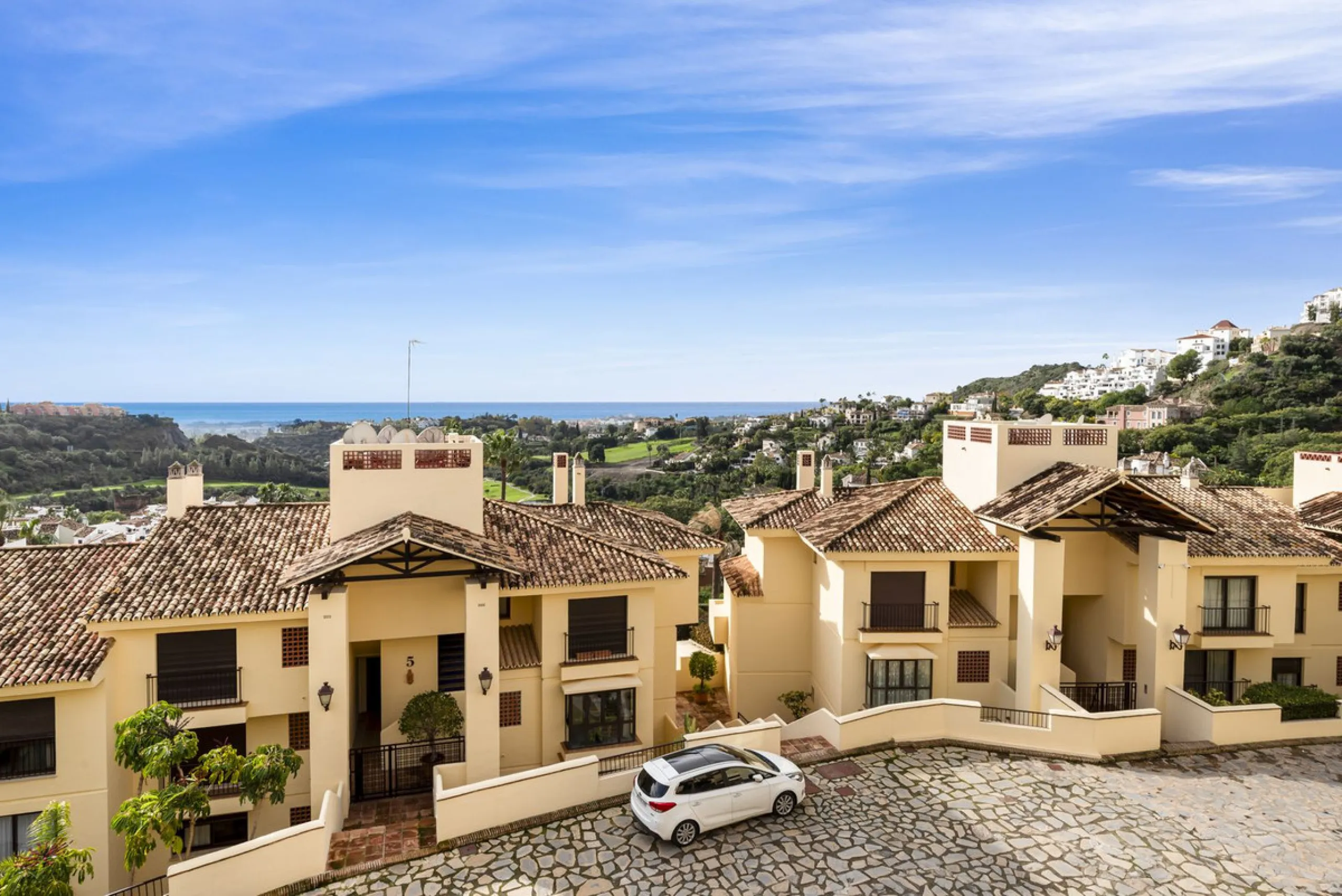 Discover this bright and elegant two bedroom first floor apartment located within the sought after Los Pinos in Los Arqueros Golf and Country Club. Set in a peaceful and secure environment, the property enjoys an elevated position with beautiful open view