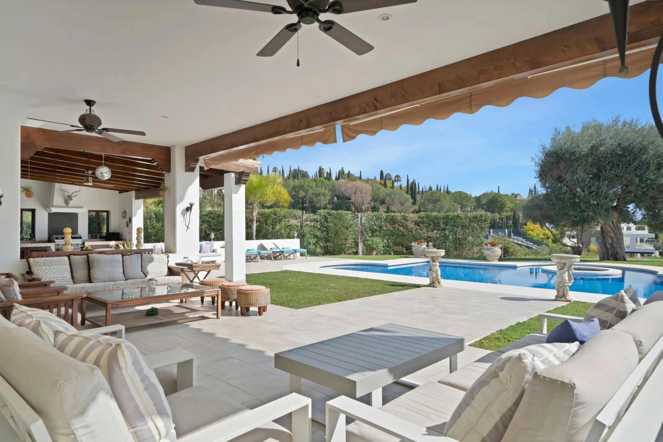 House - Detached Villa в продаже в Marbella, Málaga. В доме 7 спален и 8 ванных комнат. Площадь дома 1133 м². Площадь участка 3149 м²