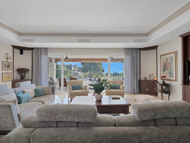House - Detached Villa в продаже в Marbella, Málaga. В доме 7 спален и 8 ванных комнат. Площадь дома 1133 м². Площадь участка 3149 м²
