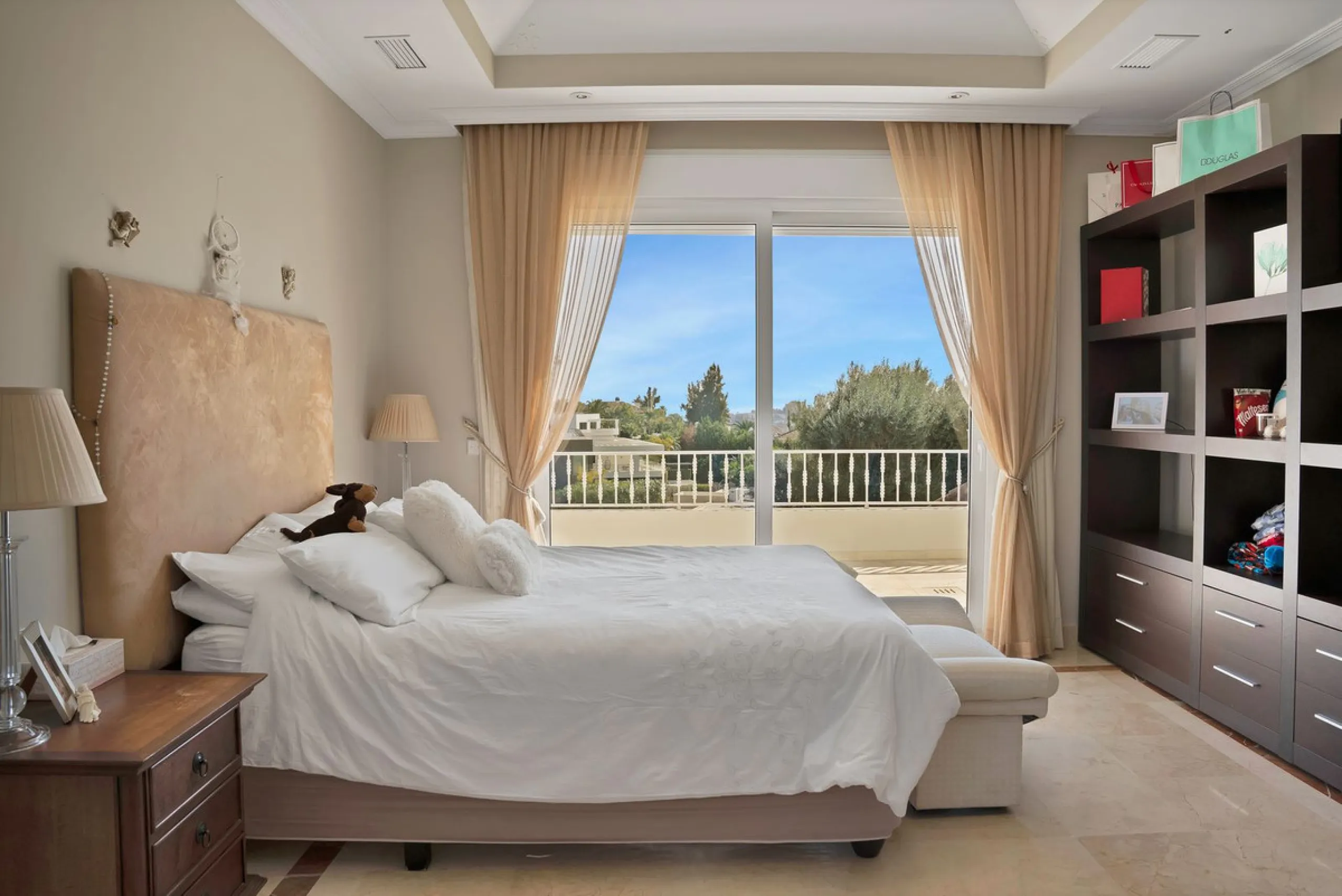 House - Detached Villa в продаже в Marbella, Málaga. В доме 7 спален и 8 ванных комнат. Площадь дома 1133 м². Площадь участка 3149 м²