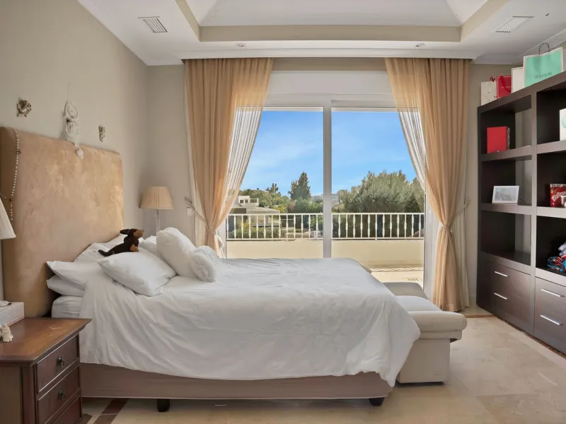 House - Detached Villa в продаже в Marbella, Málaga. В доме 7 спален и 8 ванных комнат. Площадь дома 1133 м². Площадь участка 3149 м²