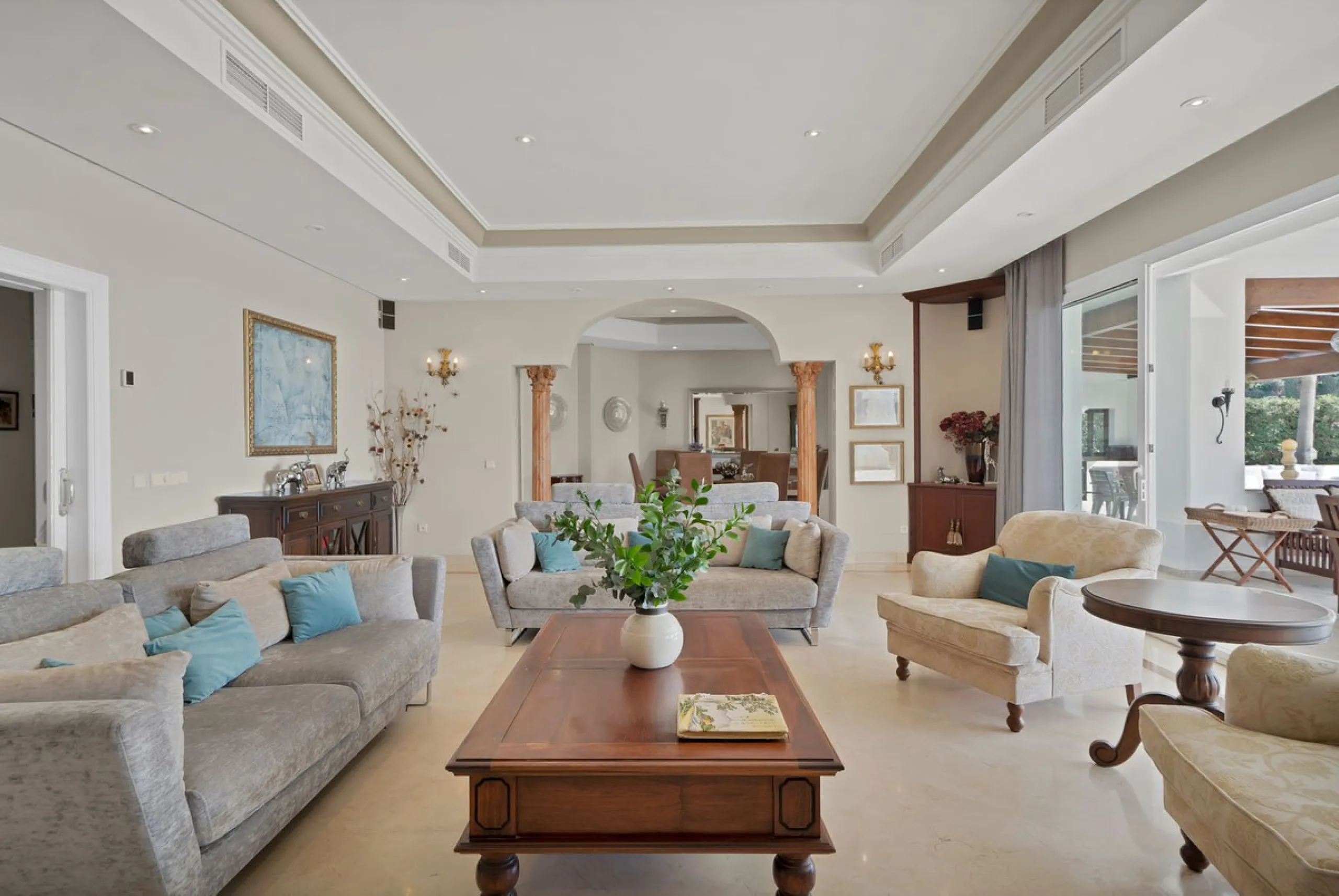 House - Detached Villa в продаже в Marbella, Málaga. В доме 7 спален и 8 ванных комнат. Площадь дома 1133 м². Площадь участка 3149 м²