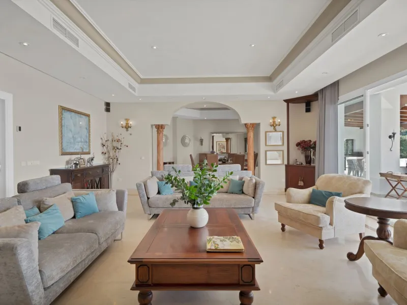 House - Detached Villa в продаже в Marbella, Málaga. В доме 7 спален и 8 ванных комнат. Площадь дома 1133 м². Площадь участка 3149 м²