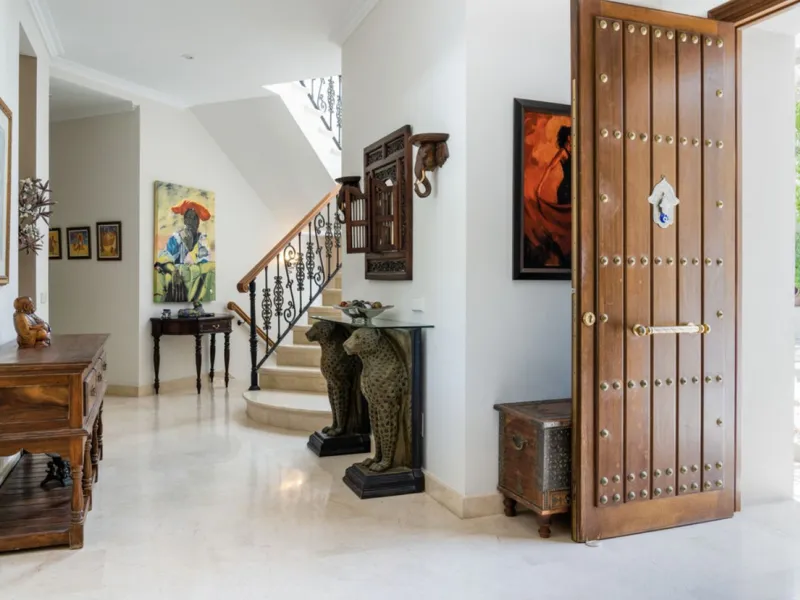House - Detached Villa в продаже в Marbella, Málaga. В доме 7 спален и 8 ванных комнат. Площадь дома 1133 м². Площадь участка 3149 м²