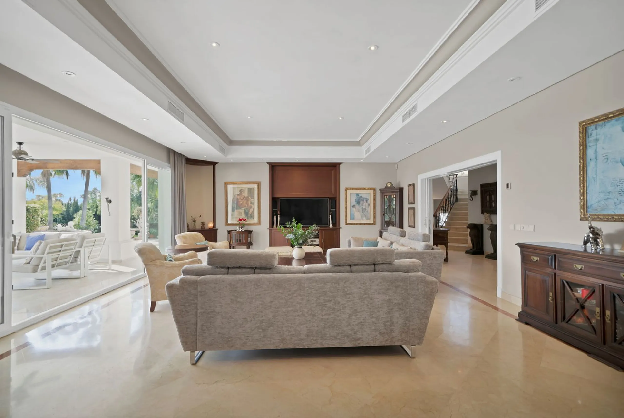 House - Detached Villa в продаже в Marbella, Málaga. В доме 7 спален и 8 ванных комнат. Площадь дома 1133 м². Площадь участка 3149 м²