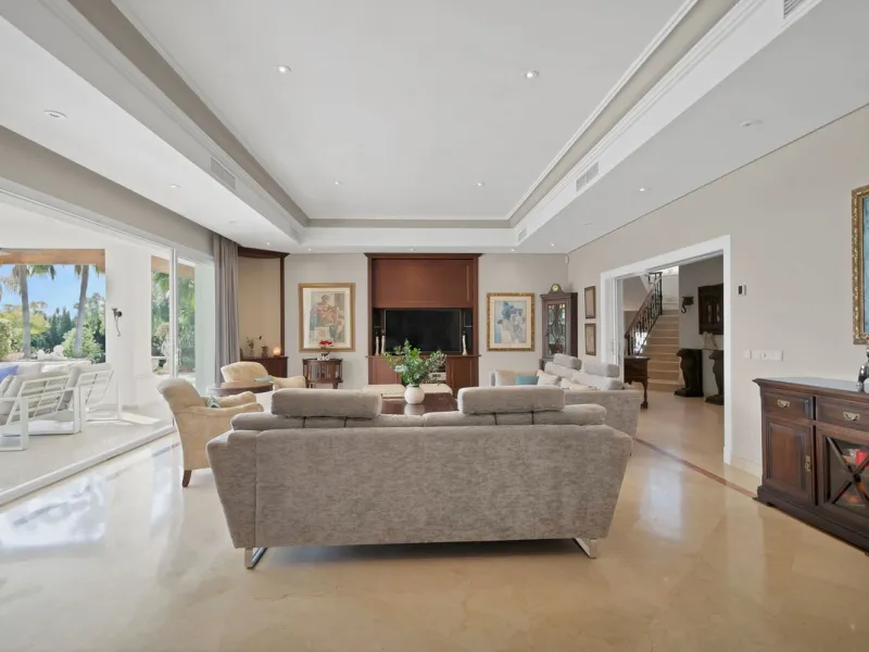 House - Detached Villa в продаже в Marbella, Málaga. В доме 7 спален и 8 ванных комнат. Площадь дома 1133 м². Площадь участка 3149 м²