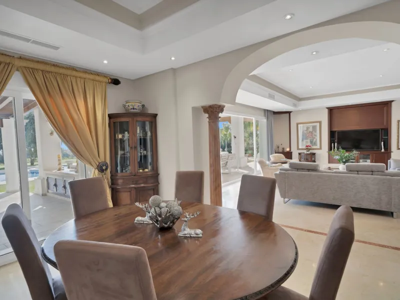 House - Detached Villa в продаже в Marbella, Málaga. В доме 7 спален и 8 ванных комнат. Площадь дома 1133 м². Площадь участка 3149 м²
