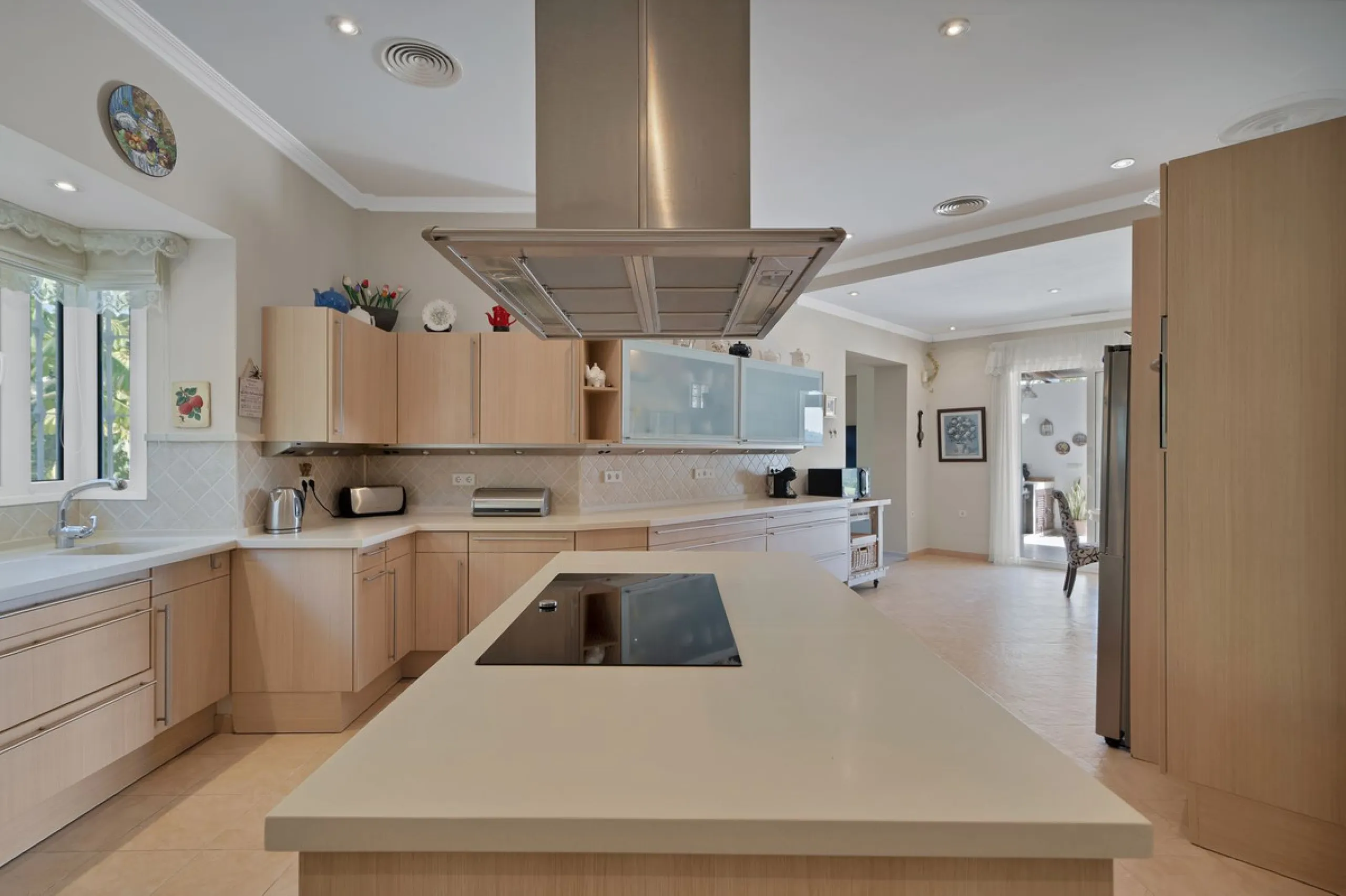 House - Detached Villa в продаже в Marbella, Málaga. В доме 7 спален и 8 ванных комнат. Площадь дома 1133 м². Площадь участка 3149 м²