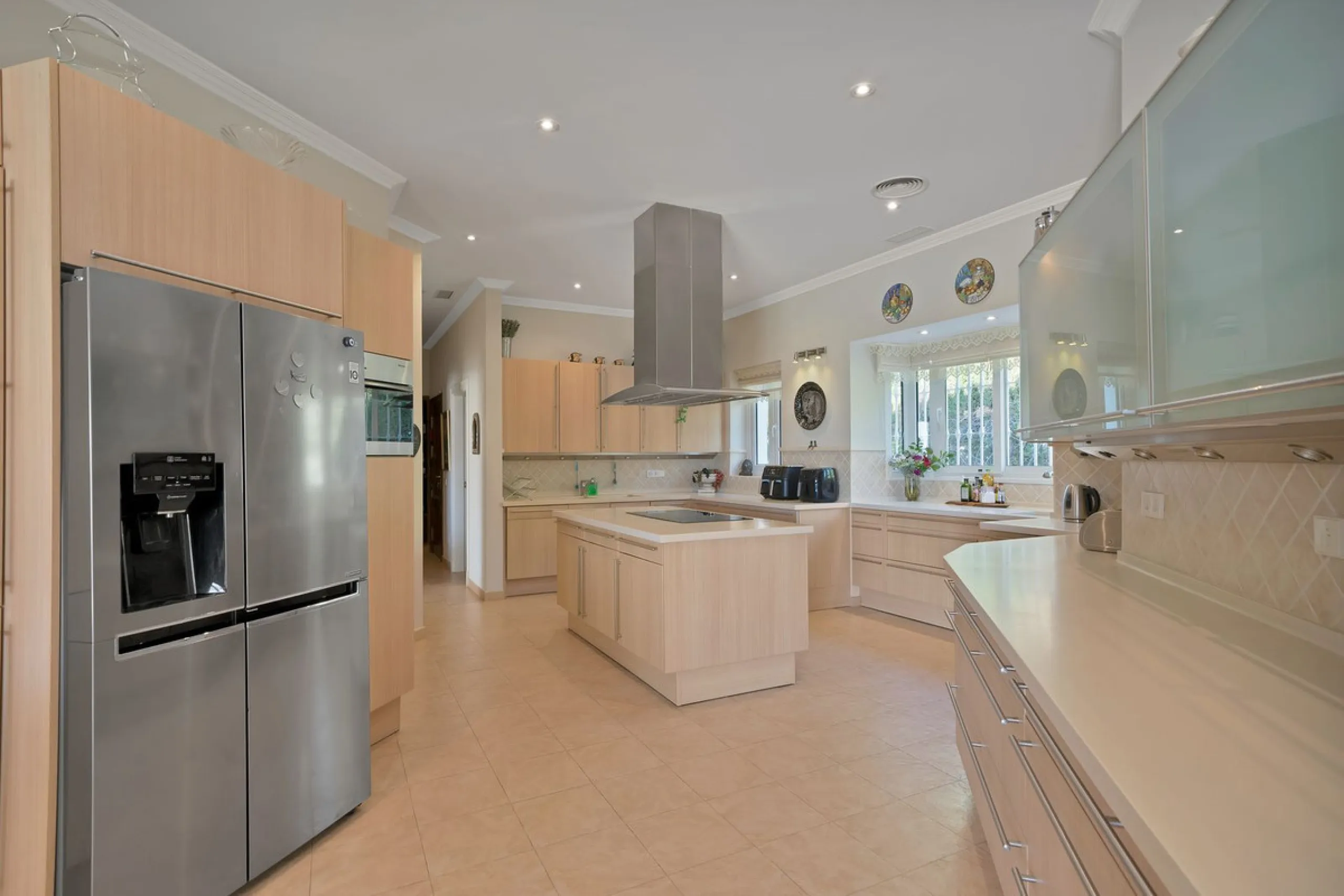 House - Detached Villa в продаже в Marbella, Málaga. В доме 7 спален и 8 ванных комнат. Площадь дома 1133 м². Площадь участка 3149 м²