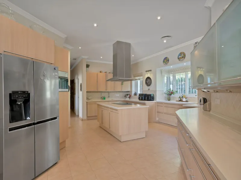 House - Detached Villa в продаже в Marbella, Málaga. В доме 7 спален и 8 ванных комнат. Площадь дома 1133 м². Площадь участка 3149 м²