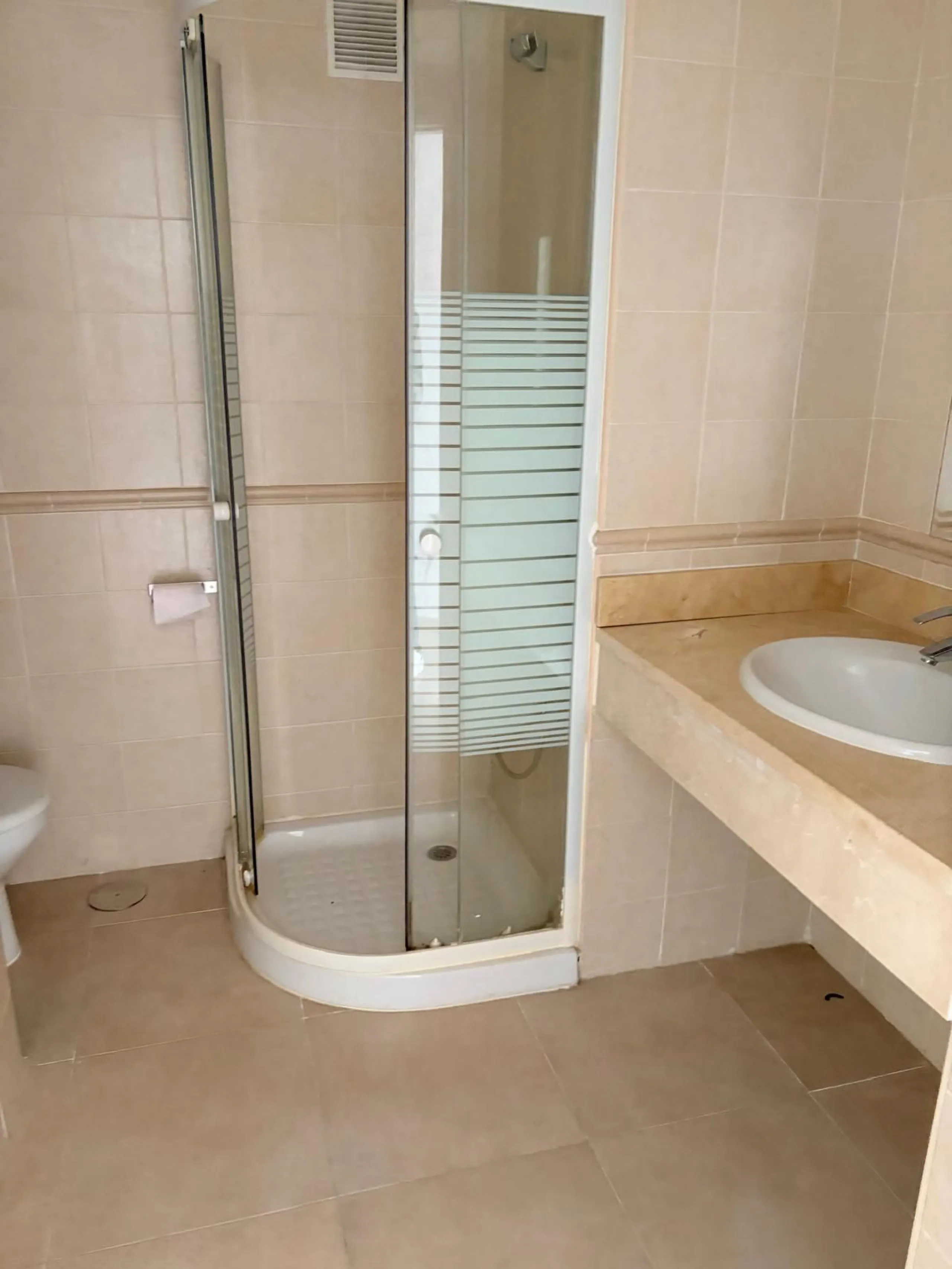 Beautiful apartment for sale in Riviera del Sol, Mijas, located in one of the most sought-after areas of the Costa del Sol, ideal both as an investment and as a holiday home near the sea.