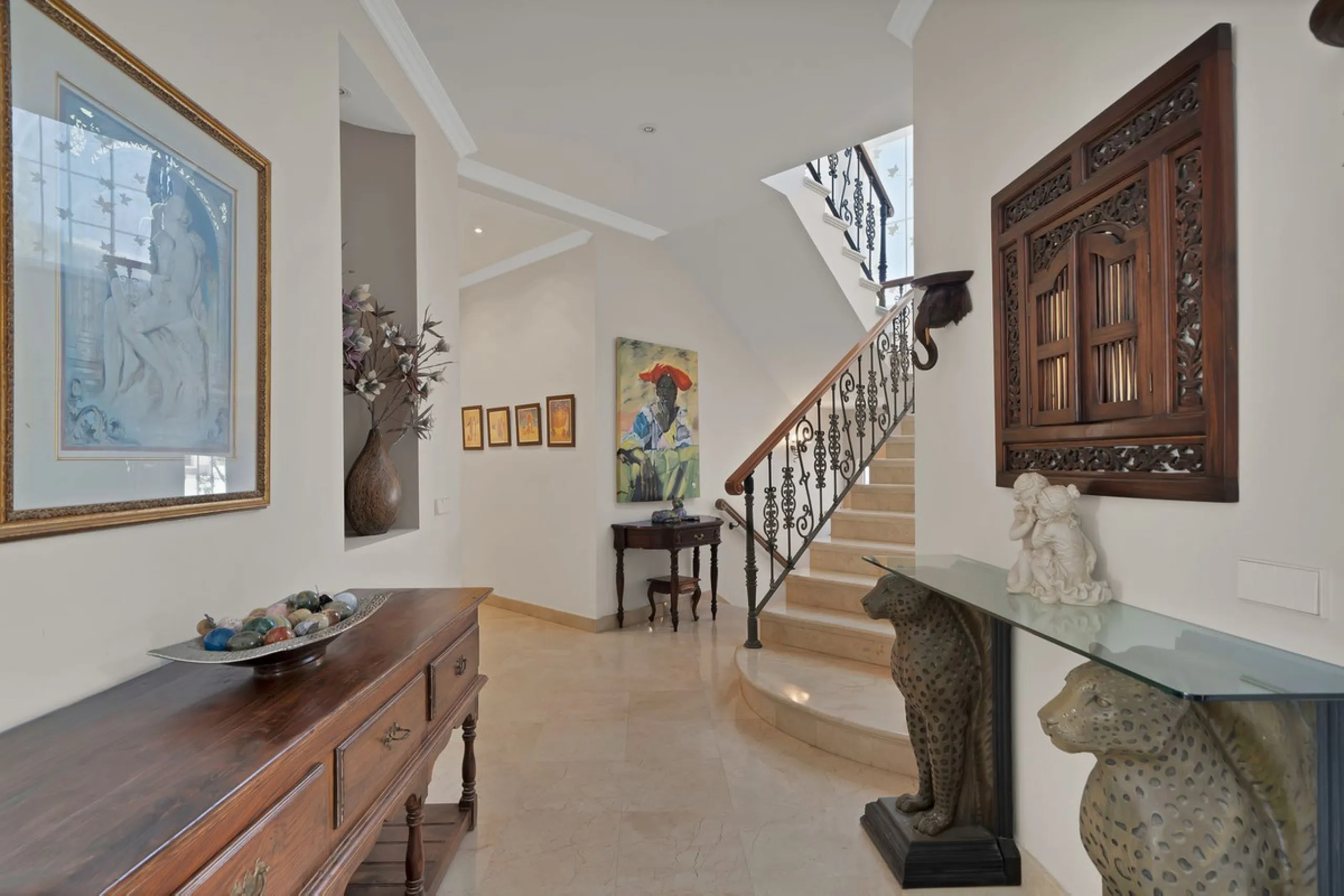 House - Detached Villa в продаже в Marbella, Málaga. В доме 7 спален и 8 ванных комнат. Площадь дома 1133 м². Площадь участка 3149 м²