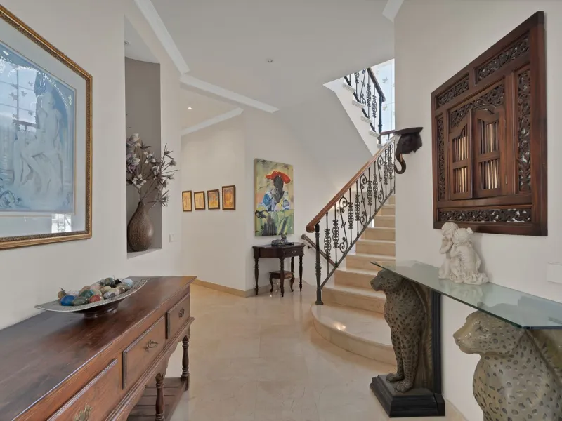 House - Detached Villa в продаже в Marbella, Málaga. В доме 7 спален и 8 ванных комнат. Площадь дома 1133 м². Площадь участка 3149 м²