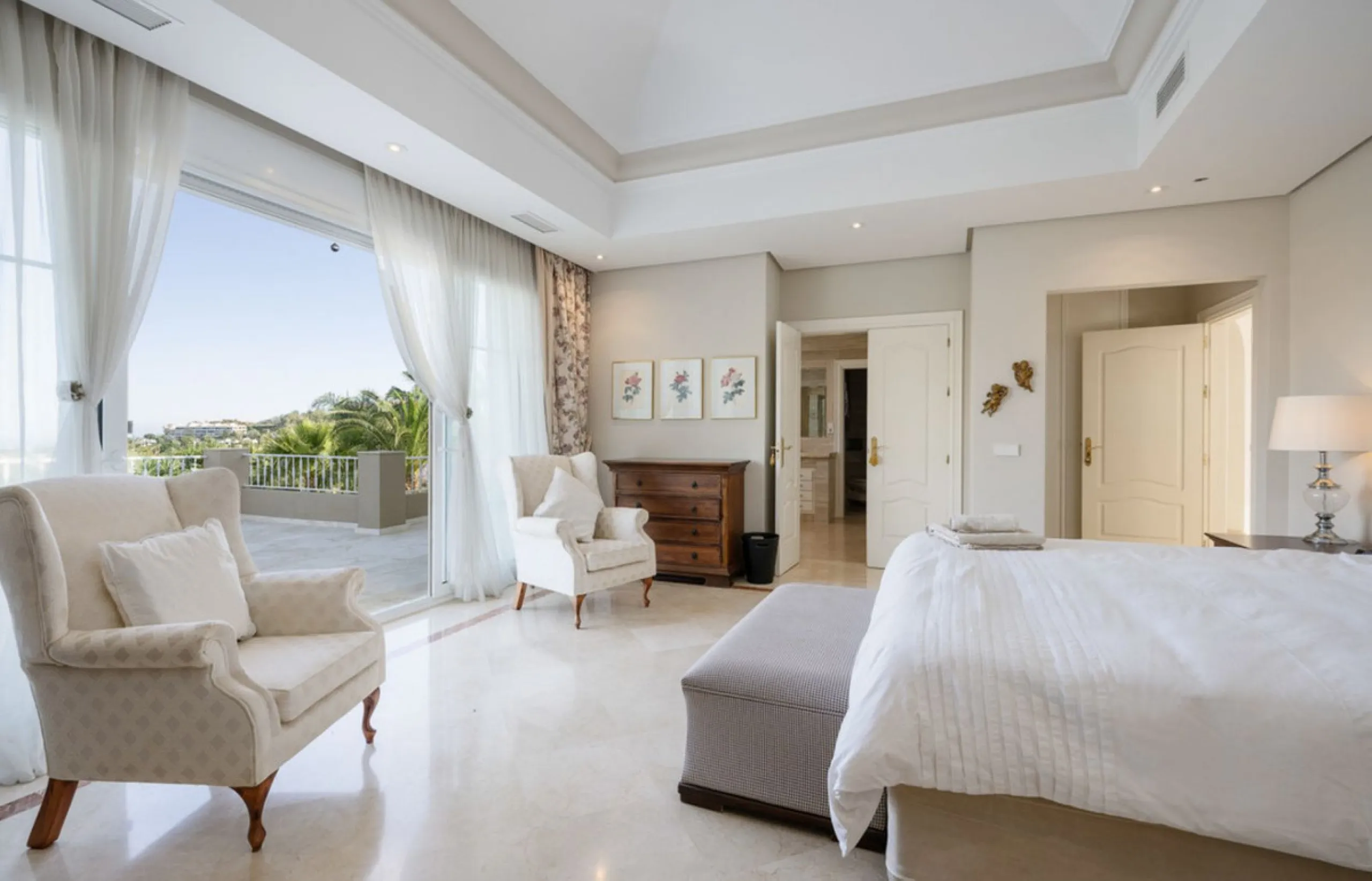 House - Detached Villa в продаже в Marbella, Málaga. В доме 7 спален и 8 ванных комнат. Площадь дома 1133 м². Площадь участка 3149 м²